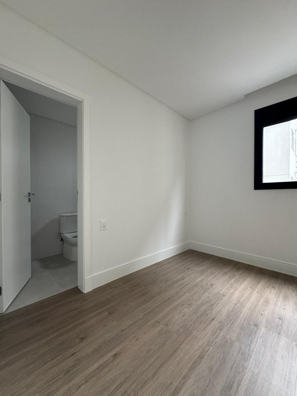 Apartamento novo à venda, 400m² da praia, Edifício Fiori Del Mare Residenziale, 3 suítes, 2 vagas de garagem, Itapema/SC.