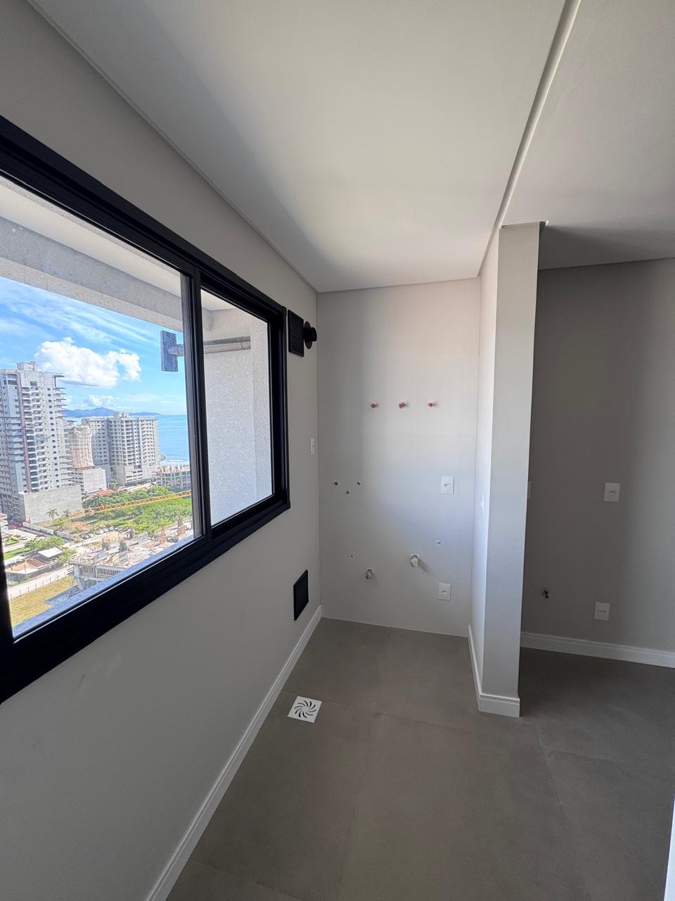 Apartamento no último andar com vista à montanha no litoral catarinense