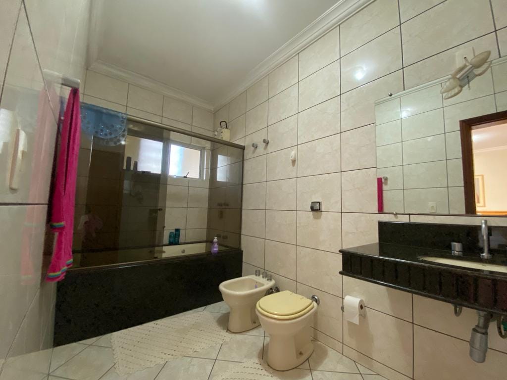 Sobrado à venda, 574m² úteis, 4 suítes com banheira e sacada, piscina, sauna,  estuda permuta- Jardim Itatiaia 1, Londrina, PR