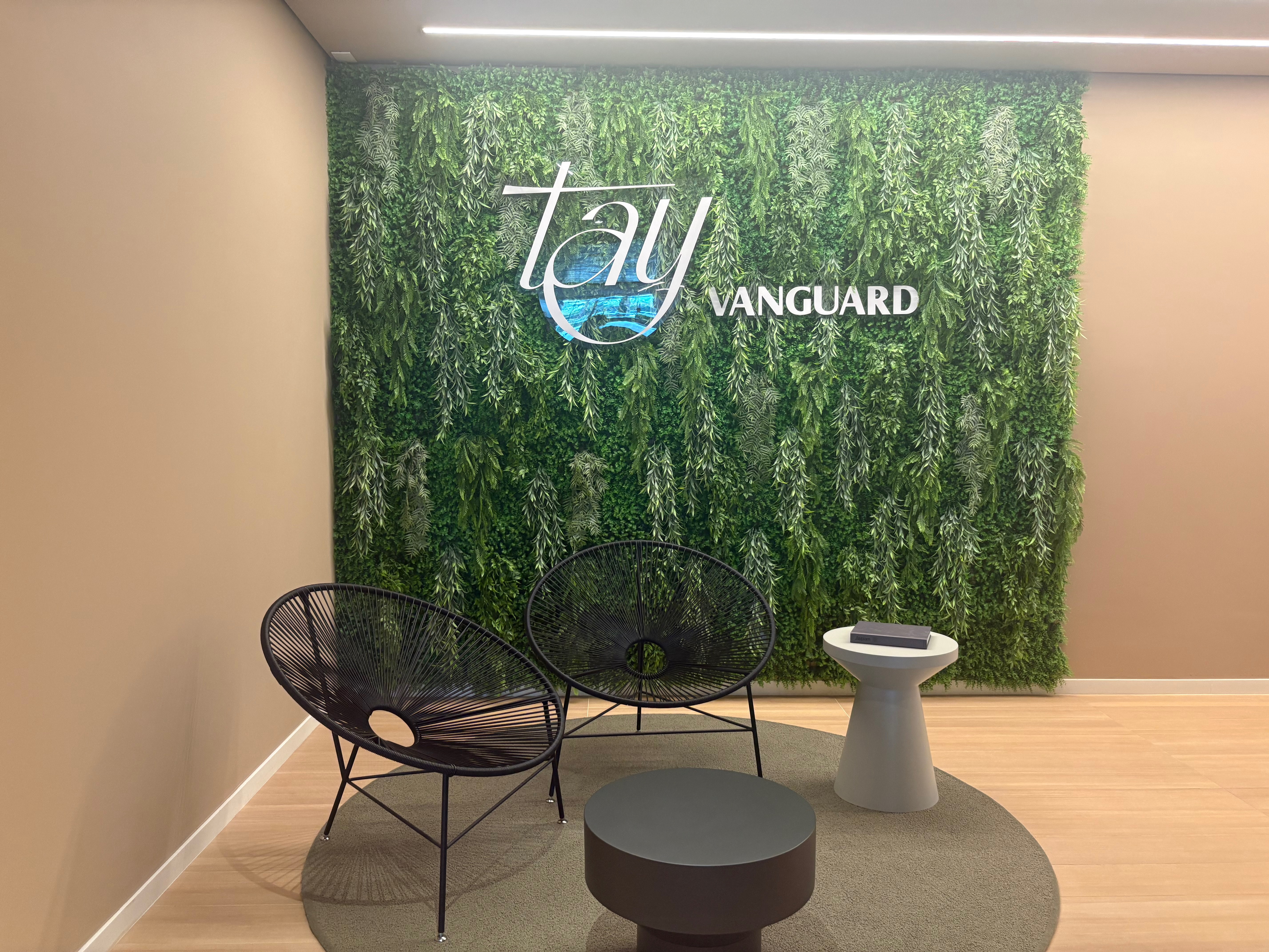 Apartamento à venda,  Edifício Tay, 98m² úteis, 2 suítes, 2 vagas -  Gleba  Palhano - Londrina Pr