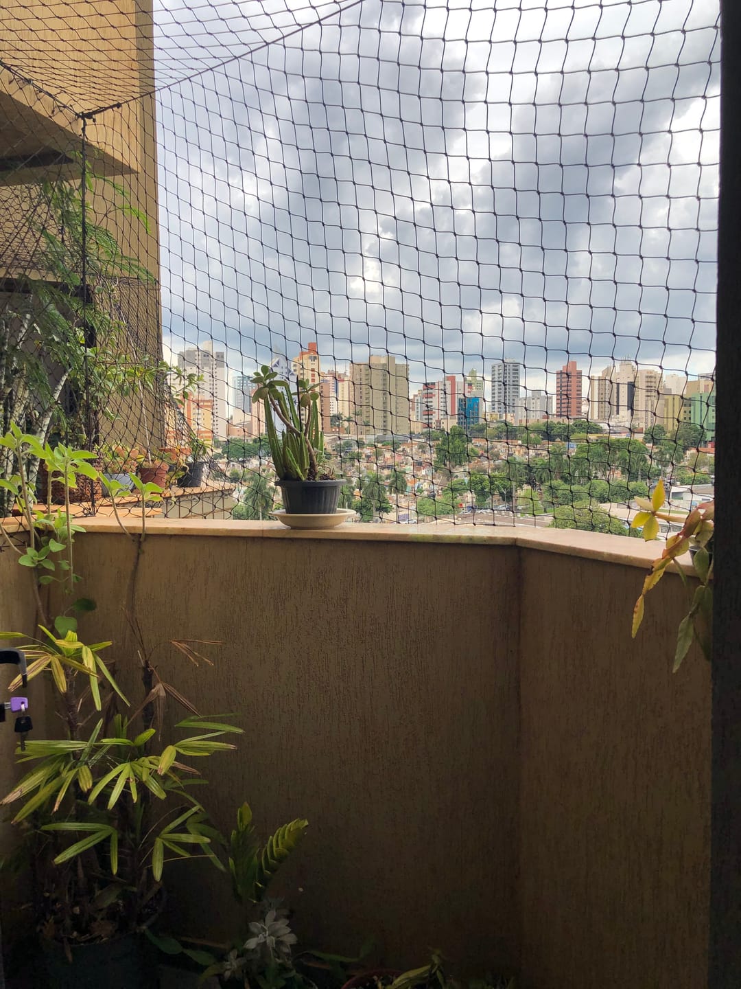 Apartamento à venda, Edifício Saint Simon, 57m² úteis, 1 quarto com suíte e closet, duplex, mobiliado - Centro, Londrina, PR