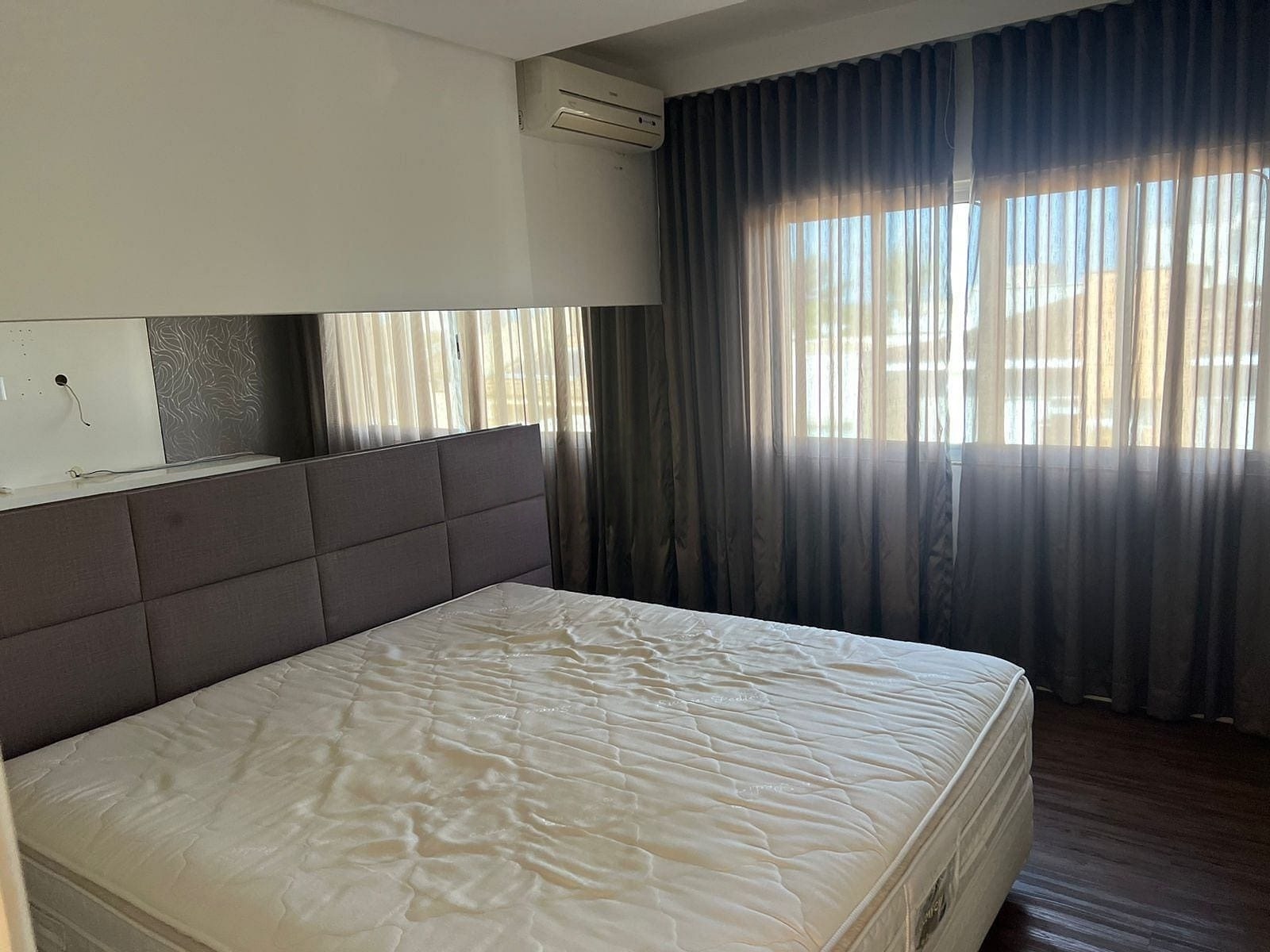 Sobrado à venda, Royal Forest, 280m² úteis, 4 quartos sendo 2 suítes, completo em móveis planejados, piscina - Esperança, Londrina, PR