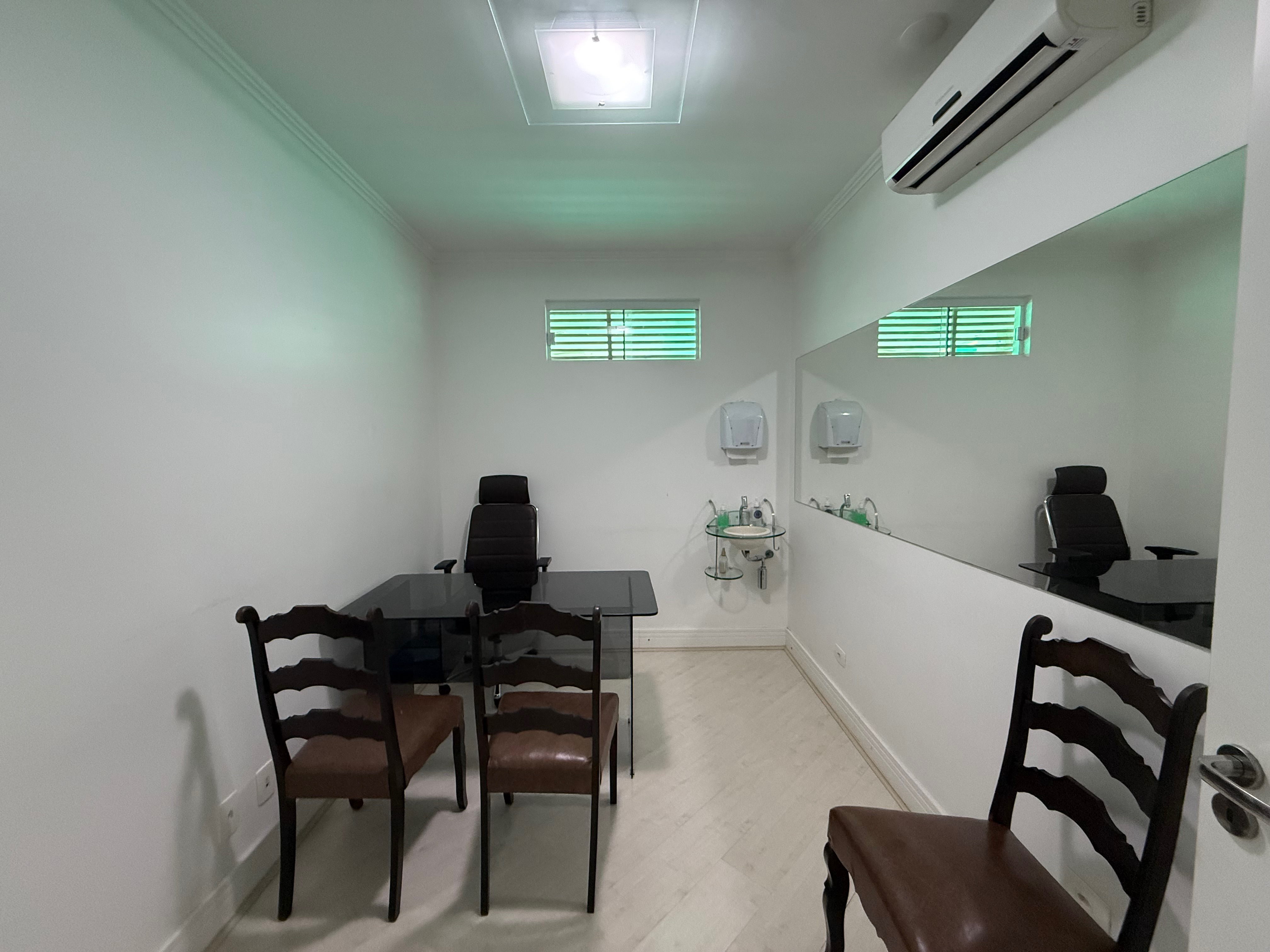 Clinica mobiliada em funcionamento para locação em Londrina