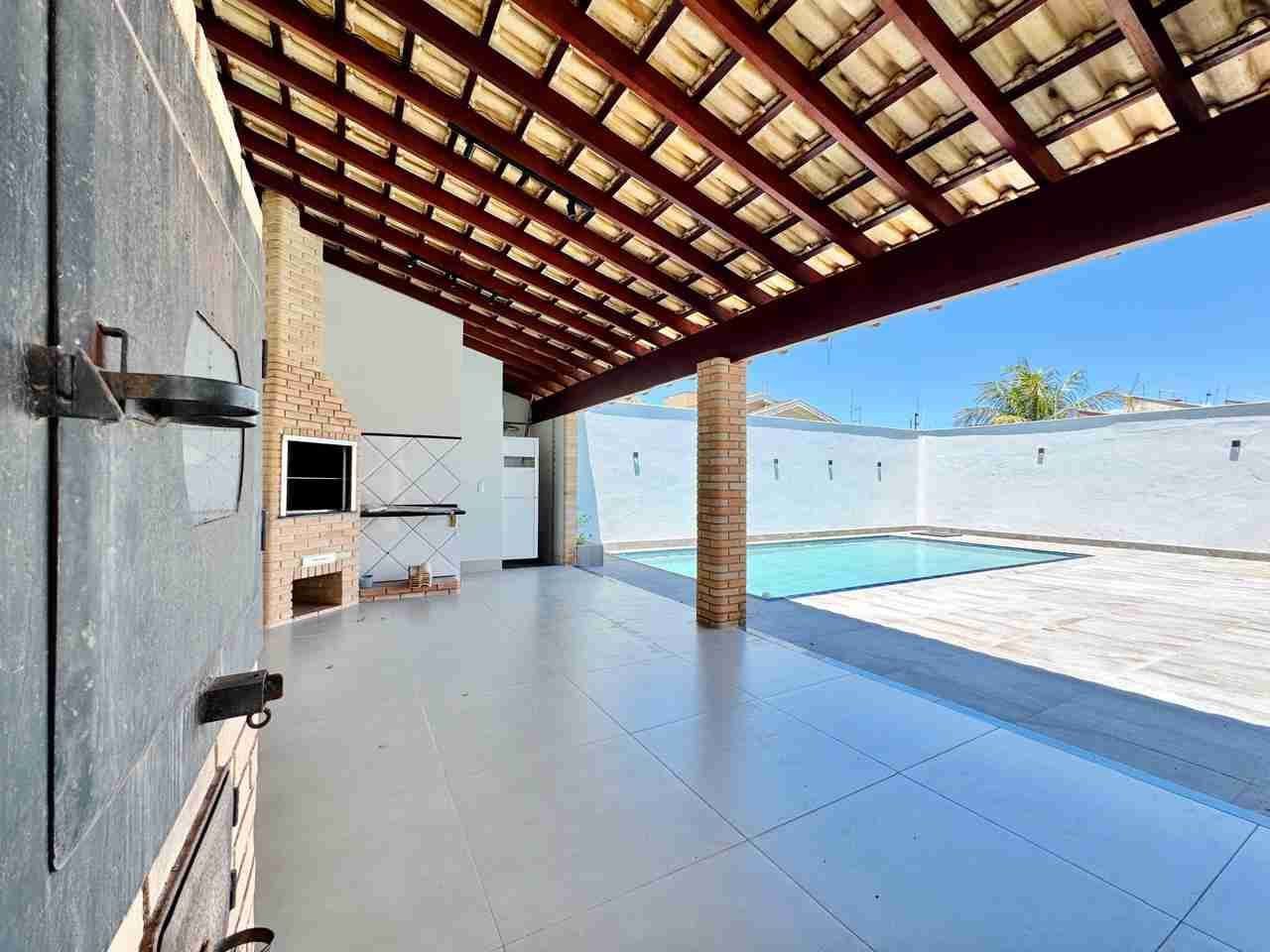 Casa à venda, alto padão, 3 pavimentos, aréa útil de 465M², 6 quartos (sendo 2 suítes e um suíte master) ,Mediterrâneo, Londrina, PR