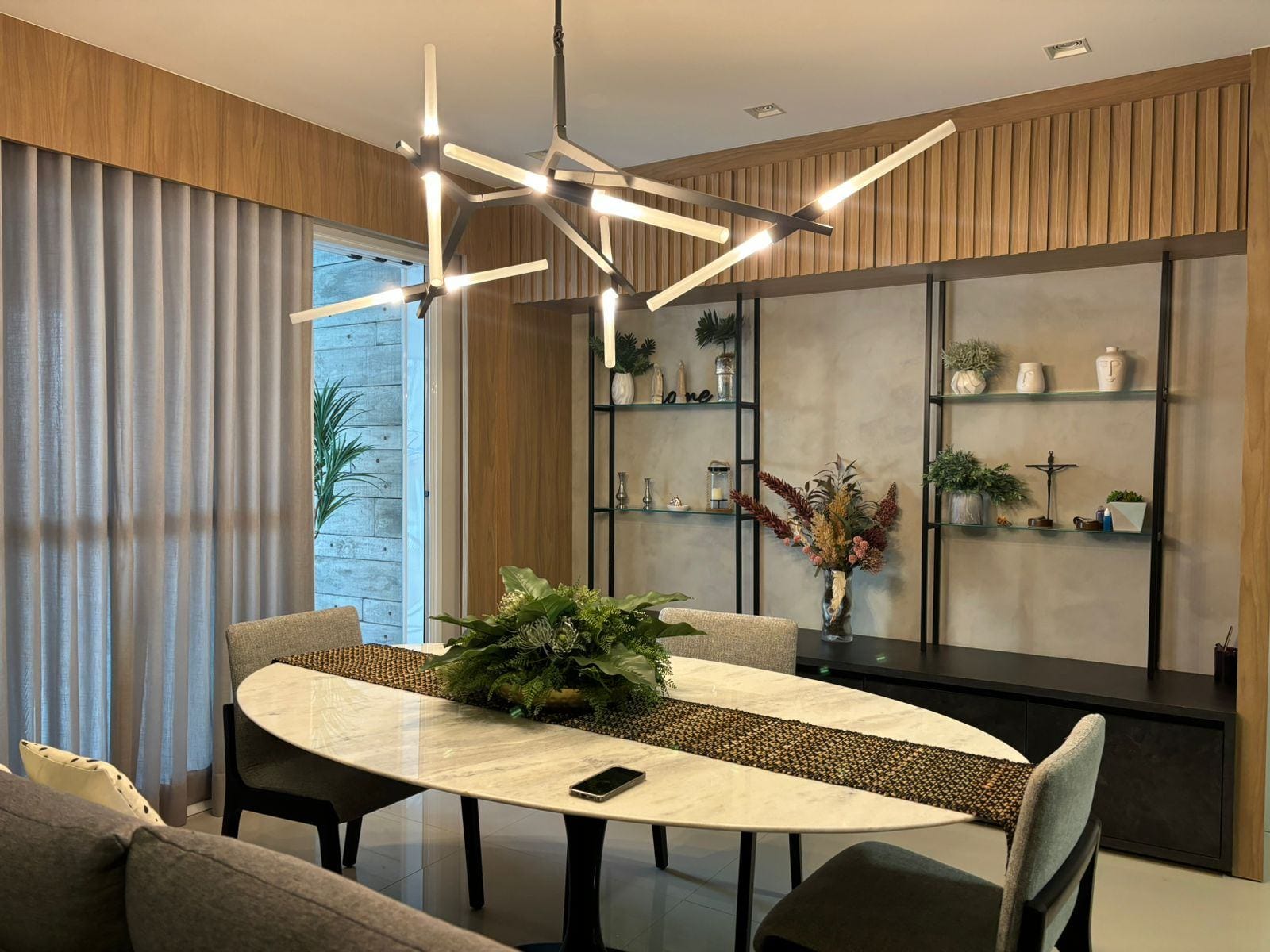 Apartamento à venda, 173 m²úteis, Edifício Queens Park, 3 suítes, closet e hidro, Varanda gourmet, decorado na Gleba Fazenda Palhano -Londrina, P