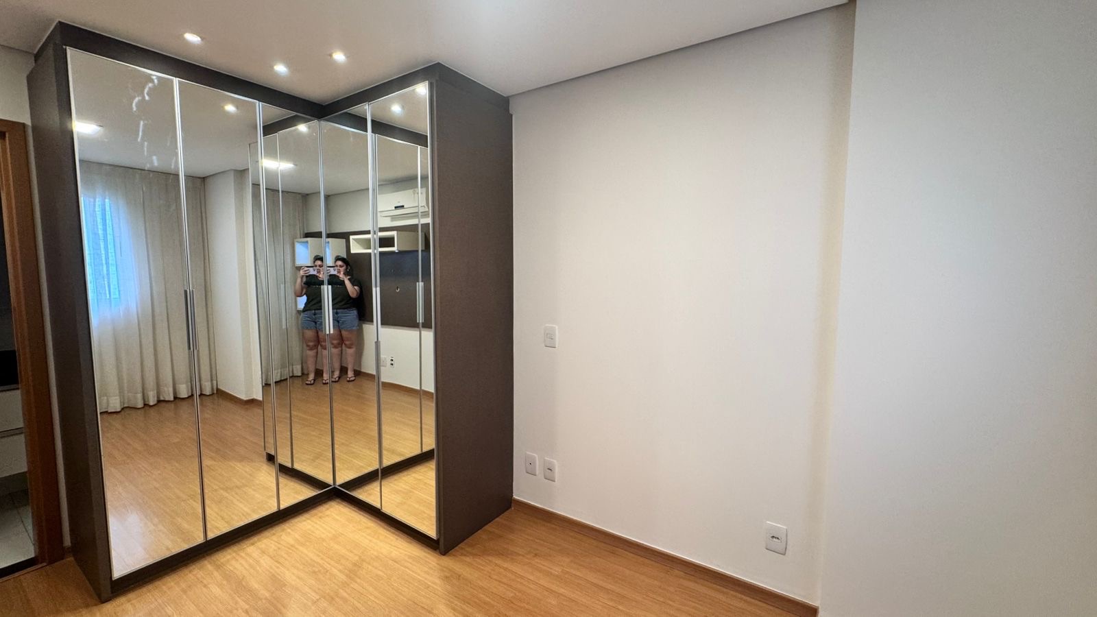 Apartamento para venda, Edifício Liberty Towers,  77m² úteis, 2 quartos sendo 1 suíte, andar alto, com planejados -  Santa Rosa, Londrina, PR