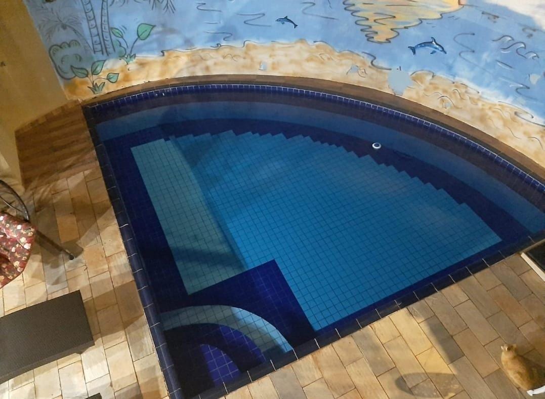Sobrado à venda,  123m², 3 quartos sendo 1 suíte, Piscina, 2 vagas  - perto do aeroporto, tiro de guerra - Califórnia -  Londrina, PR