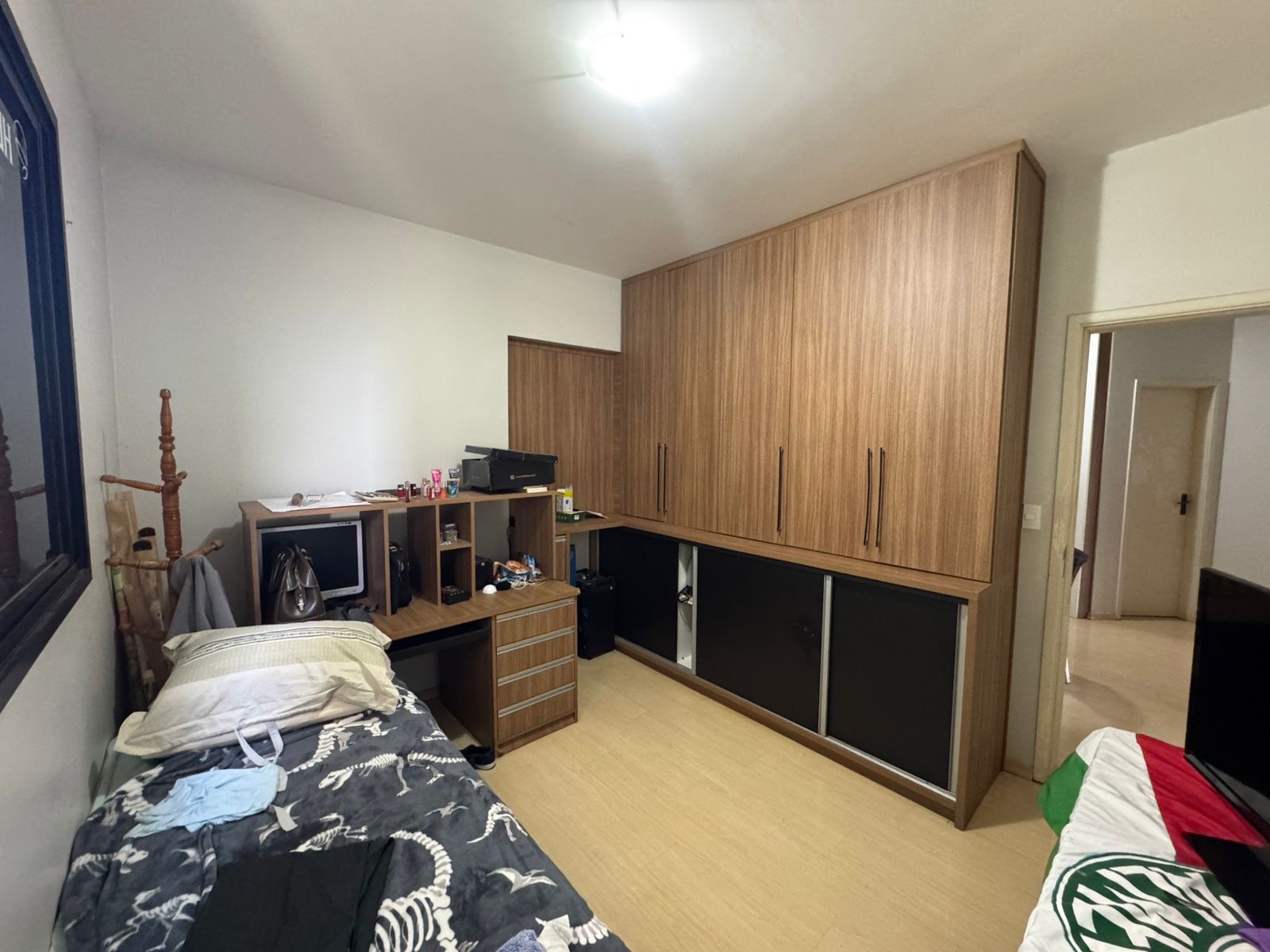 Apartamento à venda, Edifício Bavaria, 3 quartos sendo 1 suíte, 2 vagas, andar alto -Centro Londrina, PR