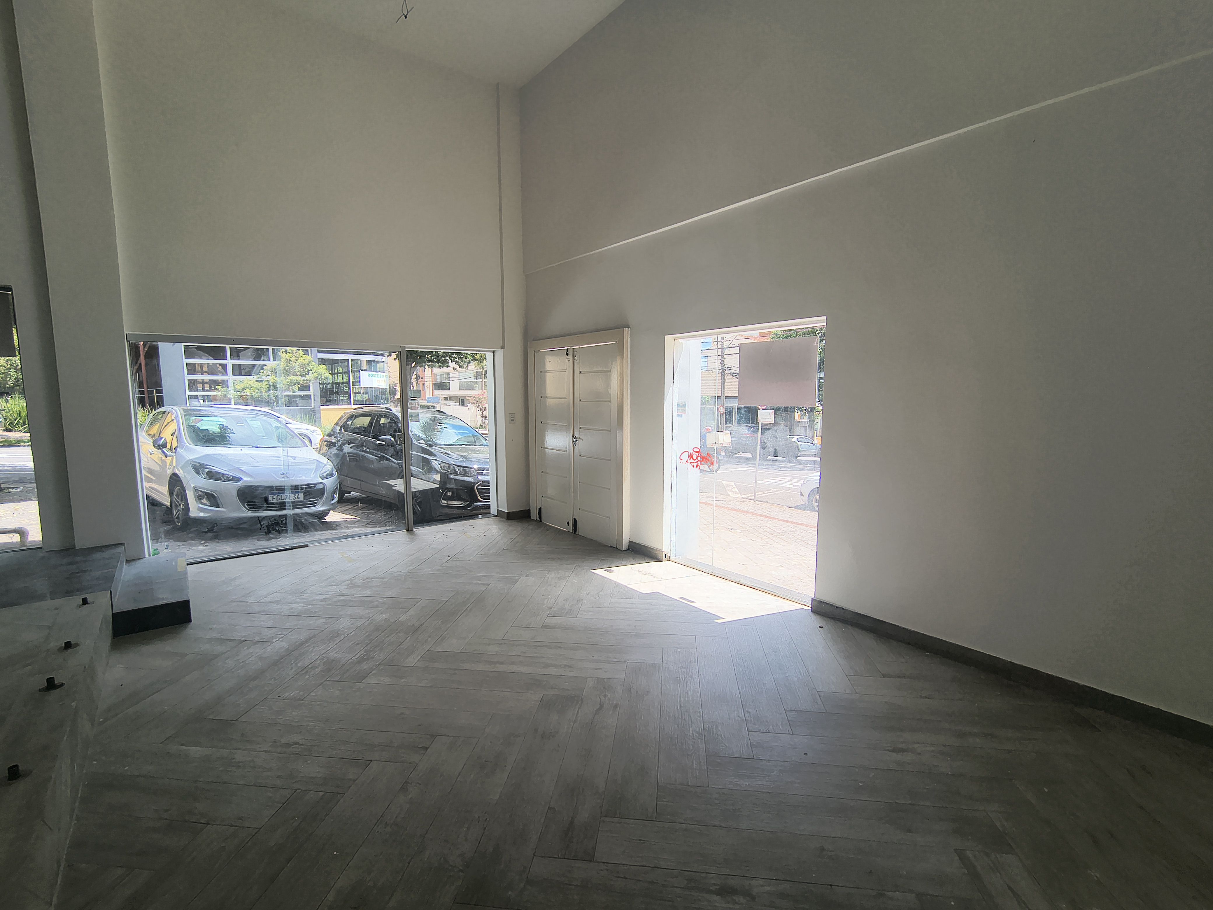 galpão para locação, Rua Pará, 120M², 4 garagens, Centro, Londrina-PR