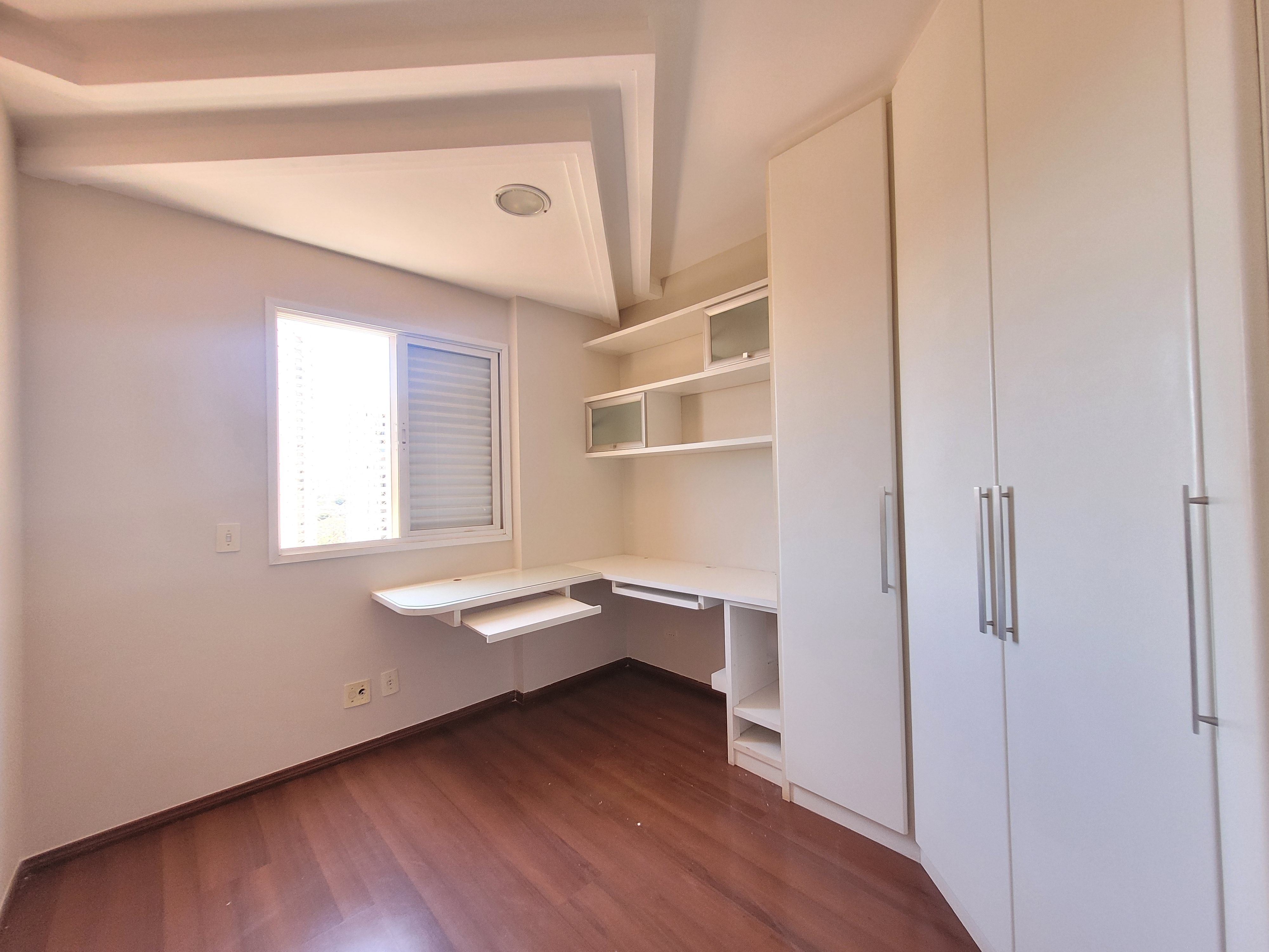 Apartamento  à Venda no edifício  Portal do lago,3 quartos/ 1 suite, andar alto, sol da manha,2 vagas de garagem,Gleba Fazenda Palhano, Londrina,