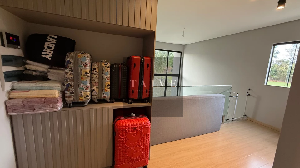 Sobrado à venda, 4 quartos sendo 3 suites, 250 m², Royal Maison, Londrina, PR