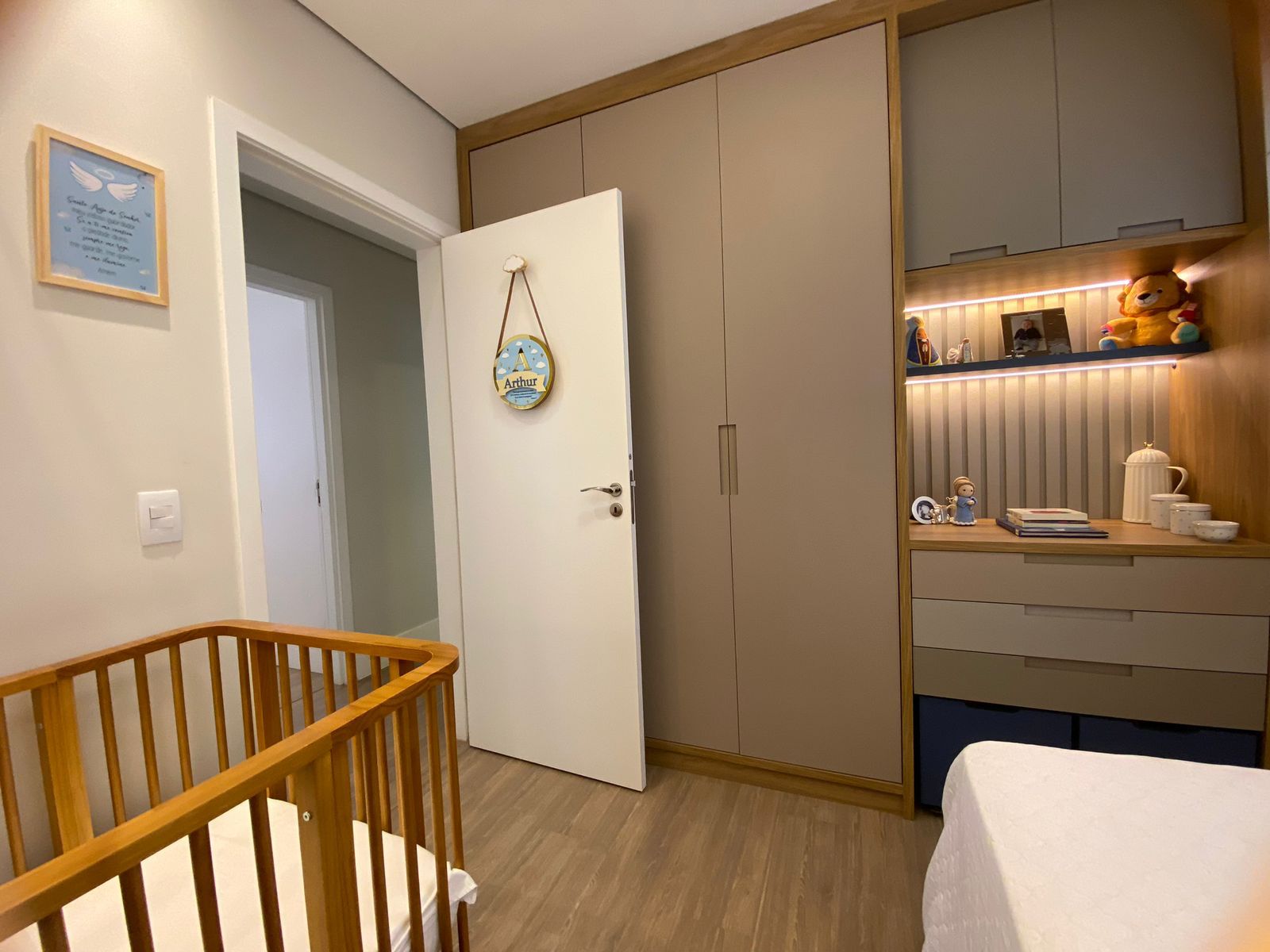 Apartamento à Venda, Ed Kensington, 114m2 úteis,  3 quartos sendo 1 suíte, 3 vagas- Gleba Palhano - Londrina, PR