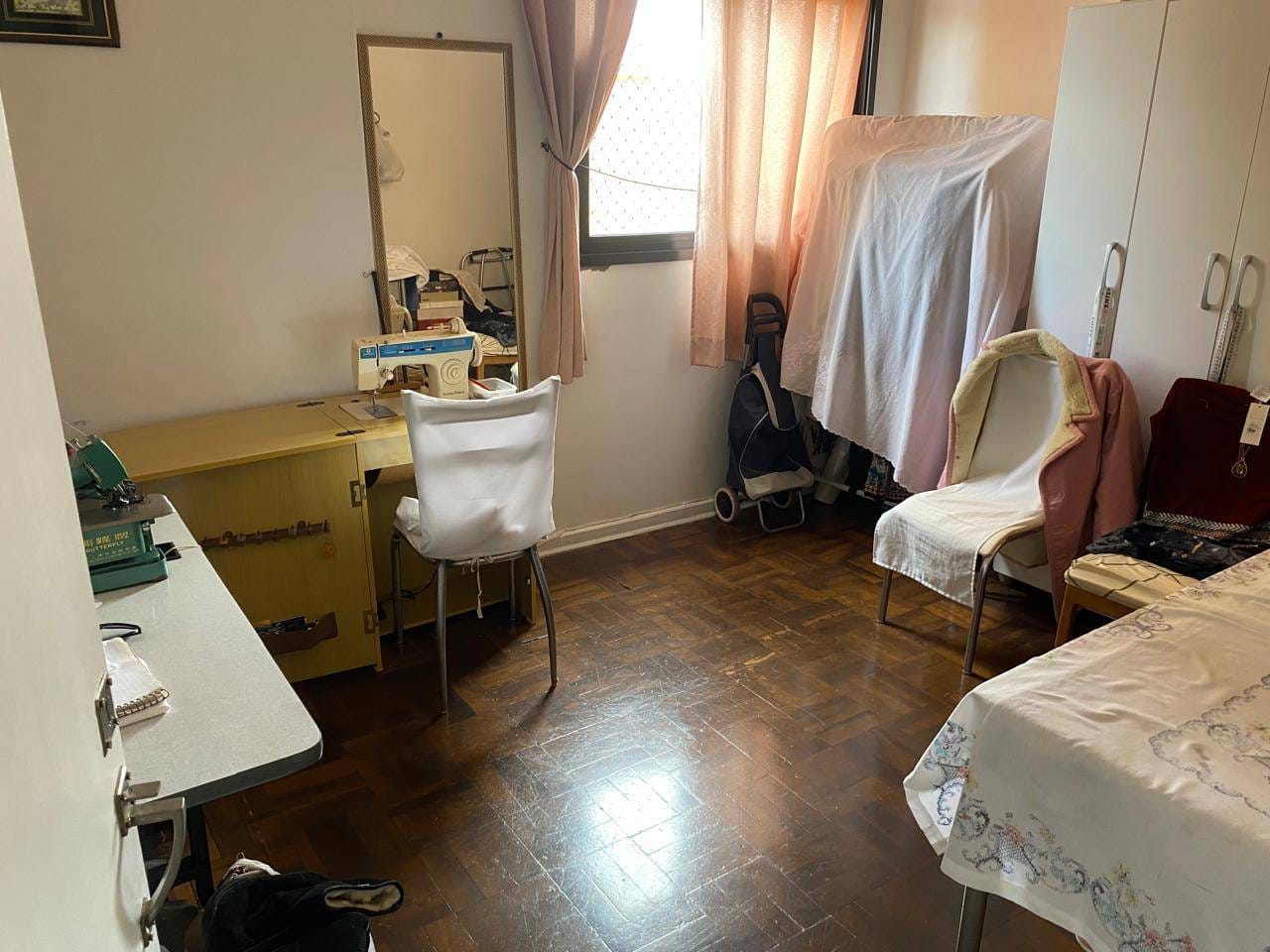 Apartamento à venda, 160 m²  úteis, 4 quartos sendo 1 suíte,  andar alto no Edifício Centro Comercial- Centro, Londrina, PR