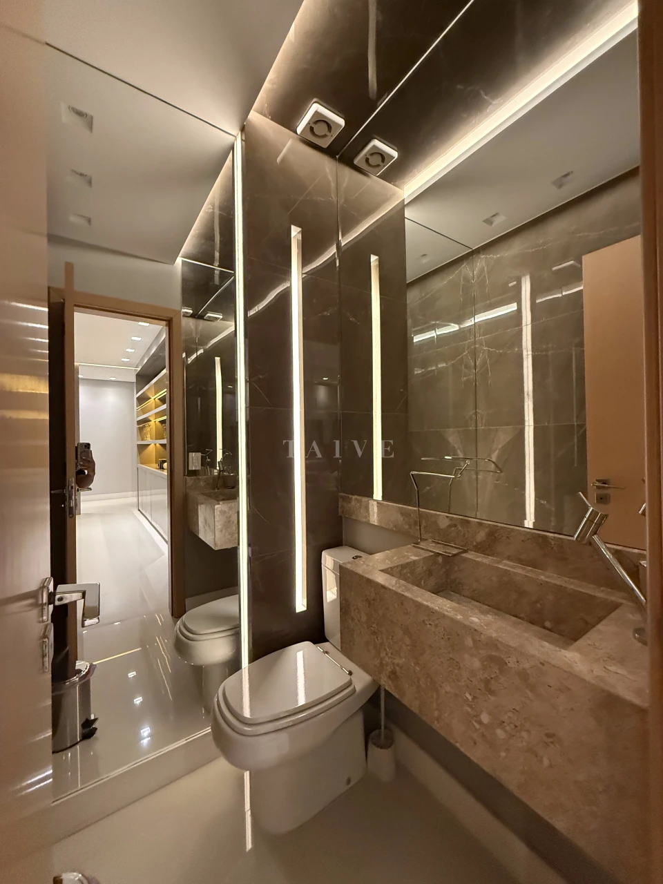 Apartamento mobiliado e decorado Champs Élysées 3 suites com closet e hidromassagem na Praça Pè Vermelho em Londrina