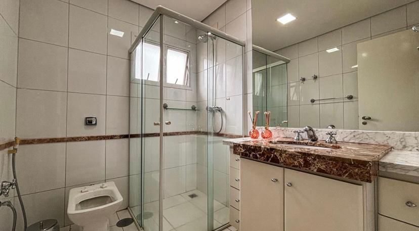 Casa a venda em Cond Pitangua, próx shopping Catuaí, 514m² construção, 5 quartos, quintal com espaço - Gleba Fazenda Palhano, Londrina, PR