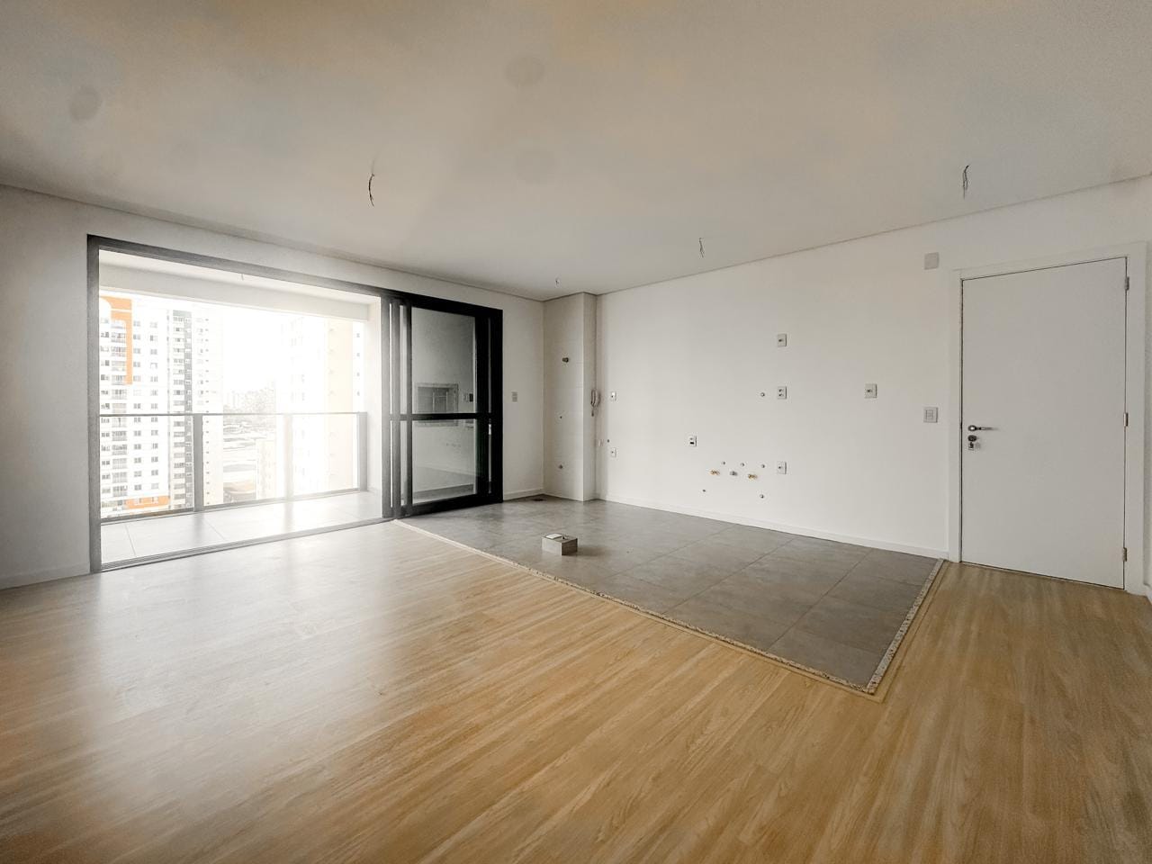 Apartamento à venda, Edifício Sense, 79m² úteis, 2 quartos (1 suíte), andar alto, ampla sacada com churrasqueira - Terra Bonita, Londrina, PR