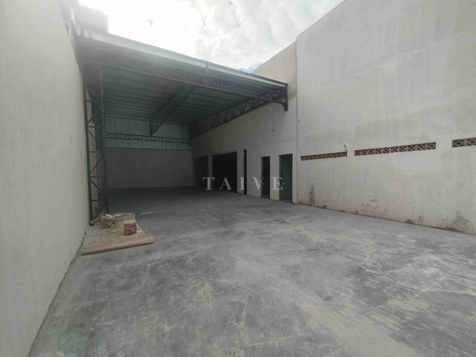 Barracão novo para locação, total 700m², amplo, pé direito de 8M ,av. tiradente ,frente vidro,Jardim Agari, Londrina, PR - foto 12