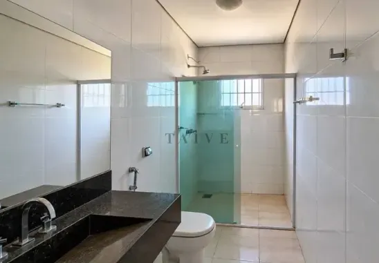 Casa à venda no bairro Tucanos, zona Sul, Londrina, com 4 suítes, 600 m², amplo quintal - foto 12