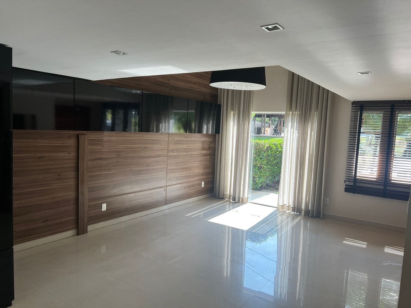 Sobrado à venda, Royal Forest, 280m² úteis, 4 quartos sendo 2 suítes, completo em móveis planejados, piscina - Esperança, Londrina, PR