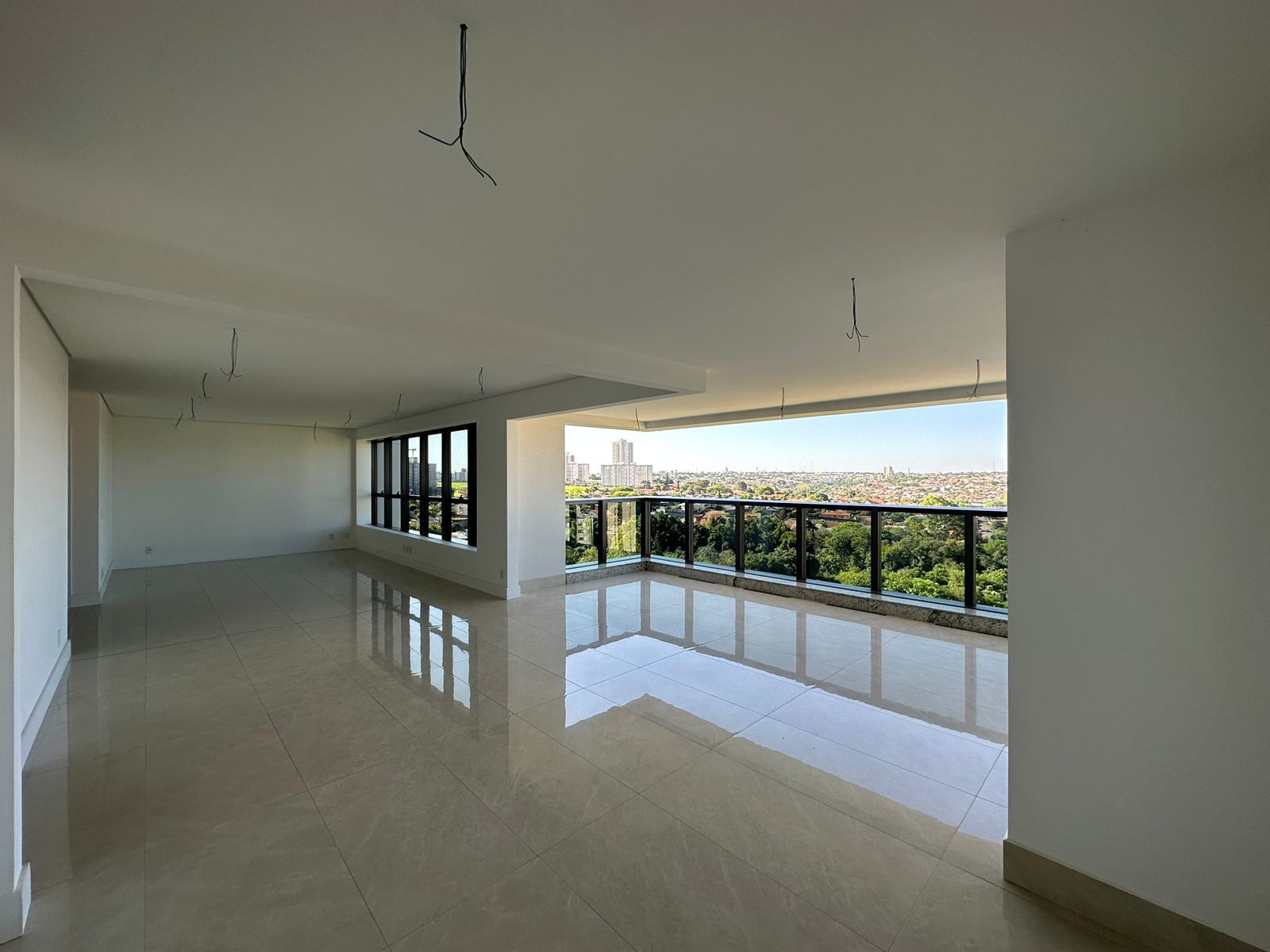 Apartamento à venda, Edifício Grand Palais,  216m² úteis, 3 suítes, sacada c/ skinglas, elevador privativo, 3 vagas , andar alto -Gleba Palhano- 