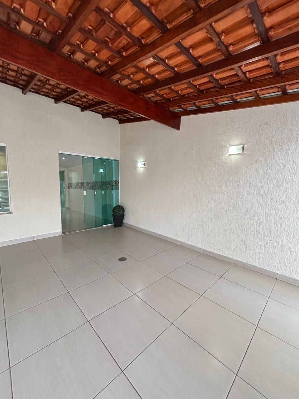 Casa à venda, 2 quatos, um closet, 2 vagas, 112M²,  Condomínio Sabará 1, Londrina-PR