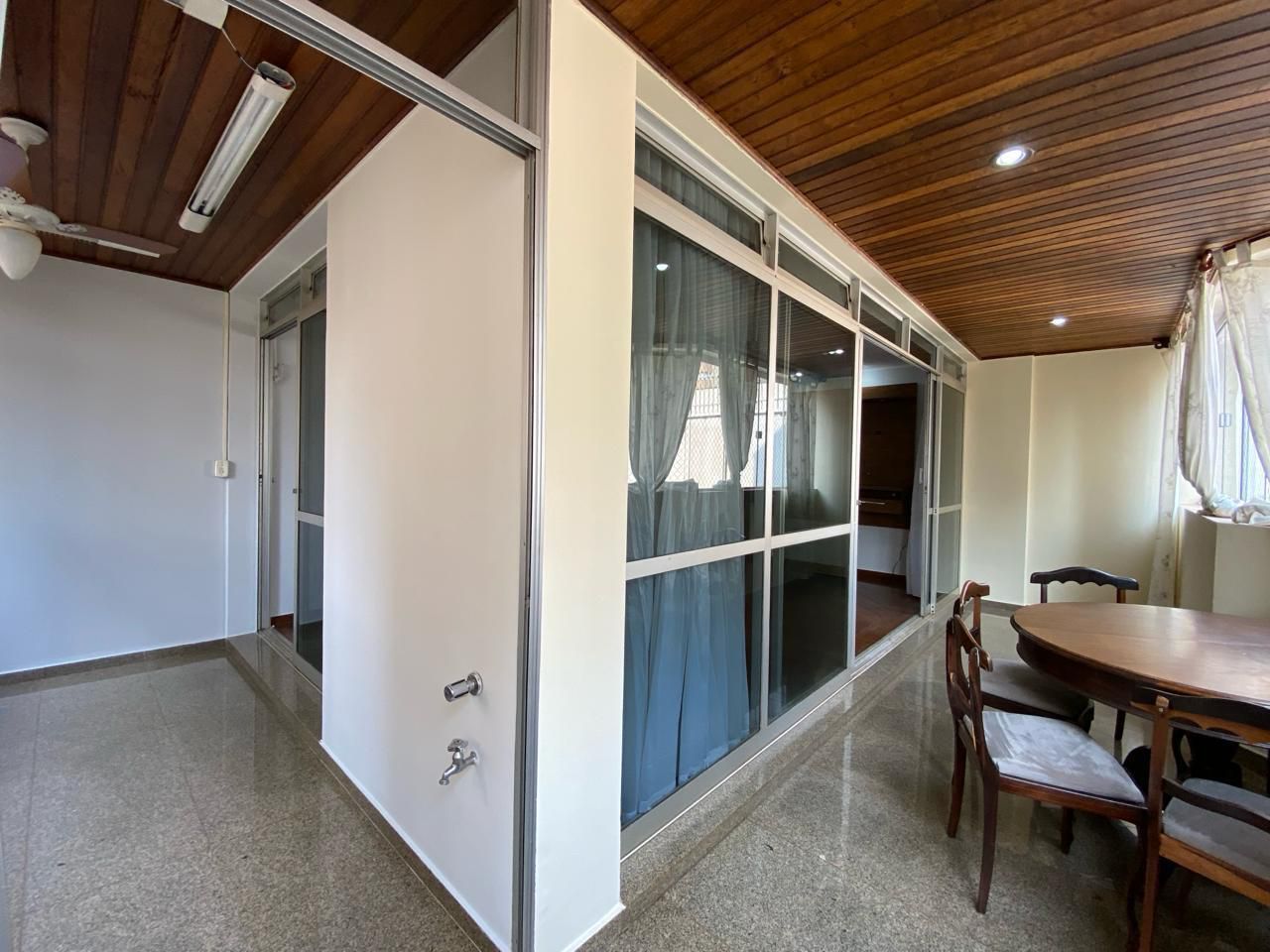 Apartamento 214m²/4 quartos (sendo 1 suíte)/ 02 vagas - Condomínio Edifício Príncipe de Galles,  R. Espírito Santo- Centro, Londrina, PR