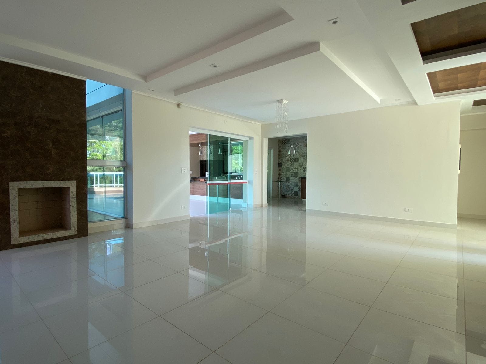 Triplex de luxo 500m² úteis/4 suítes no Cond. Alphaville II, churrasqueira /piscina, ar condicionado, 2 lareiras - Vivendas do Arvoredo - Londrin