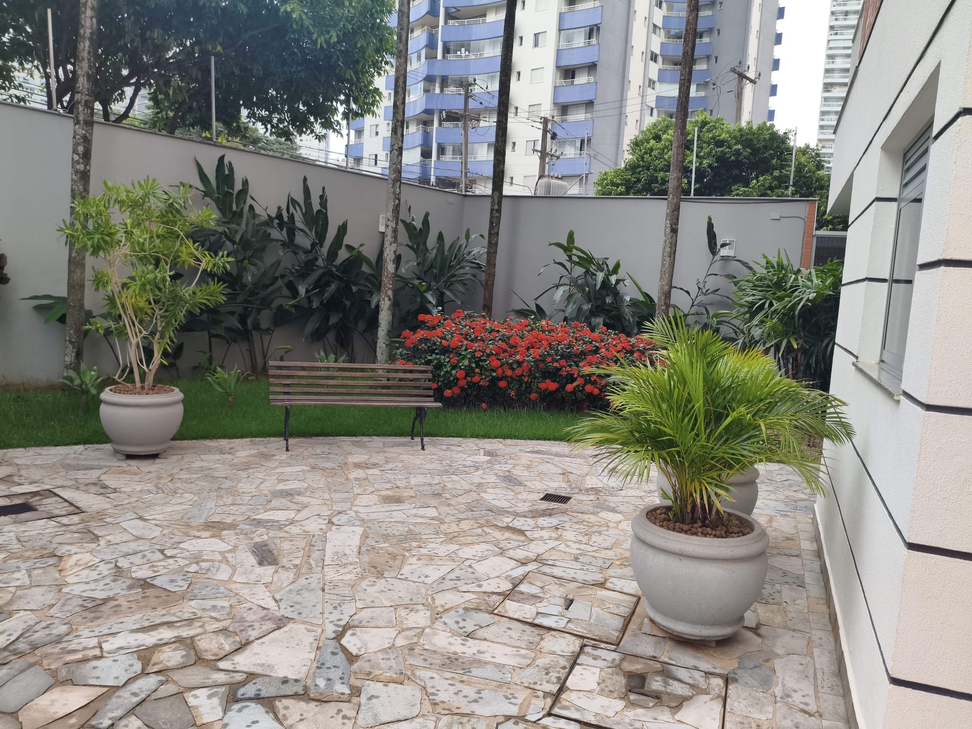 Apartamento à venda, Edifício Palhano Residences, 83m² úteis, 3 quartos (1 suíte), sacada com churrasqueira, 2 vagas - Gleba Palhano, Londrina, P