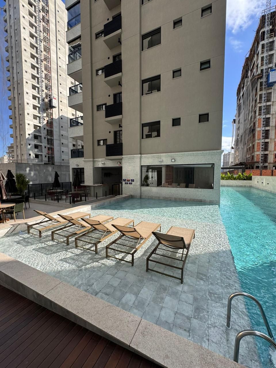 Apartamento novo à venda, 400m² da praia, Edifício Fiori Del Mare Residenziale, 3 suítes, 2 vagas de garagem, Itapema/SC.