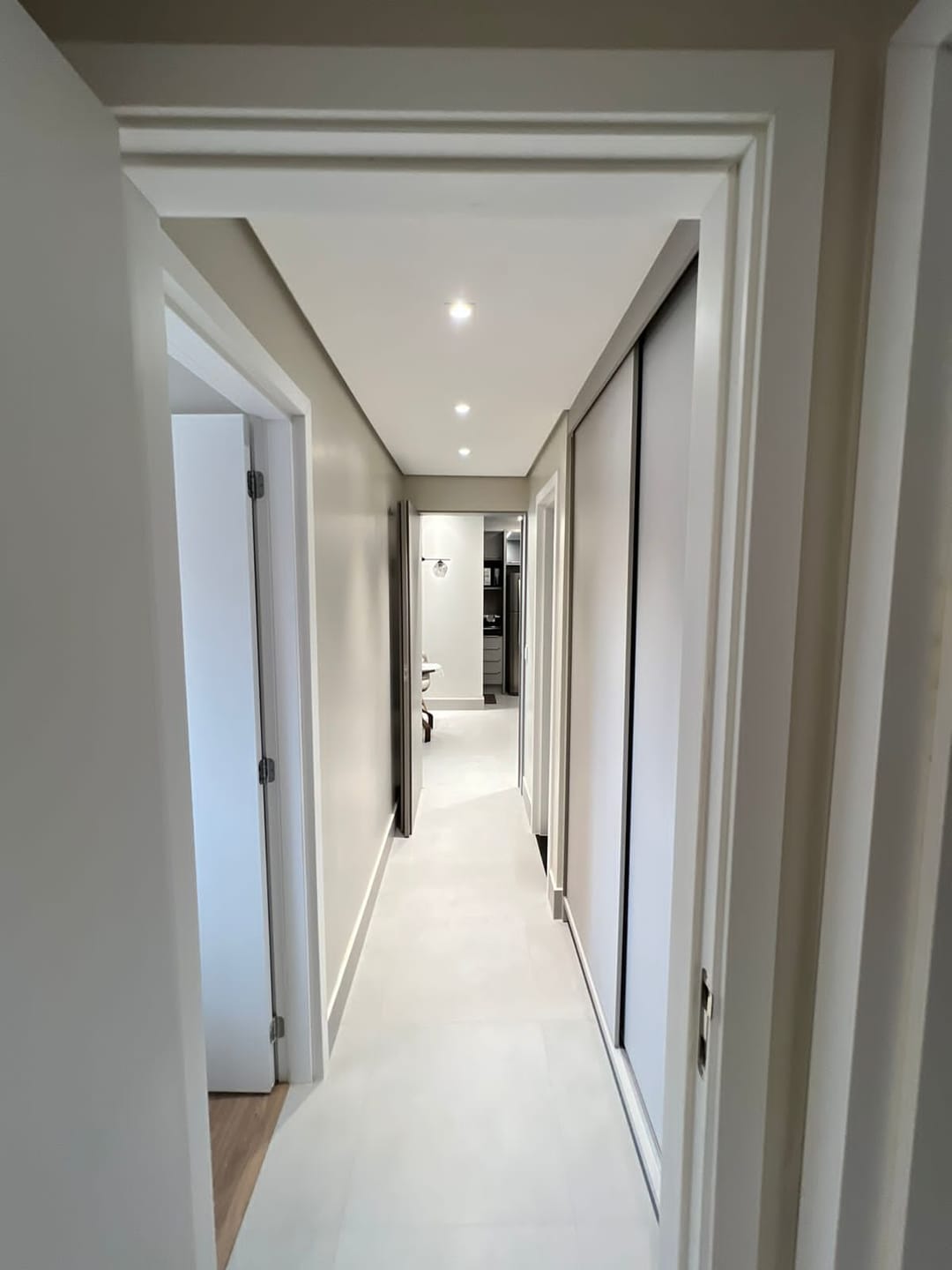 Apartamento à venda, Edifício  Vista Parque Lago, 71m² úteis, 2 quartos (sendo 1 suíte) 2 vagas, andar alto, sol da manhã - Jardim Presidente, Lo