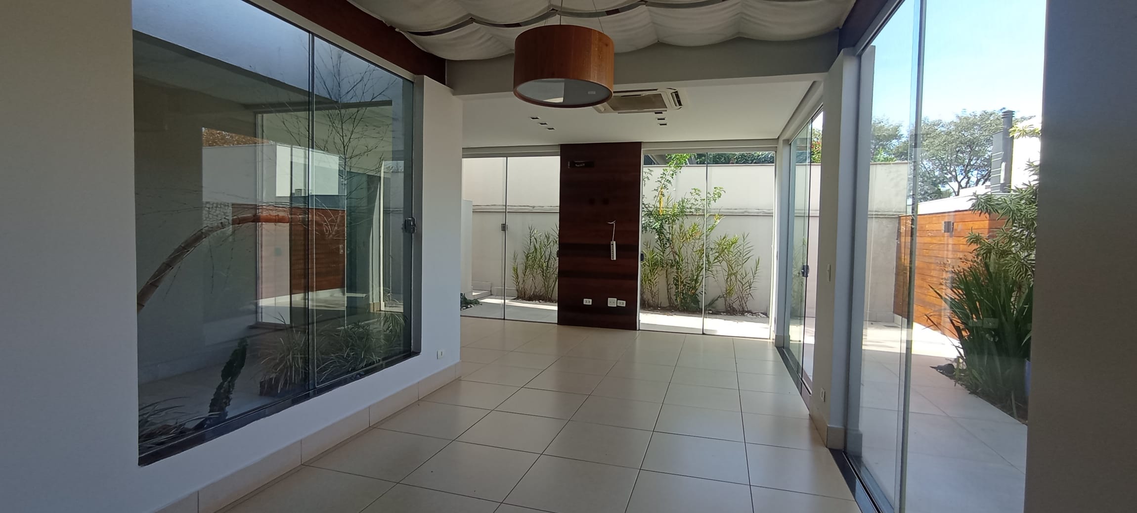 Casa  à Venda, Condomínio Royal Forest, 271m² úteis, 4 quartos sendo 2 suítes -  Esperança - Londrina PR