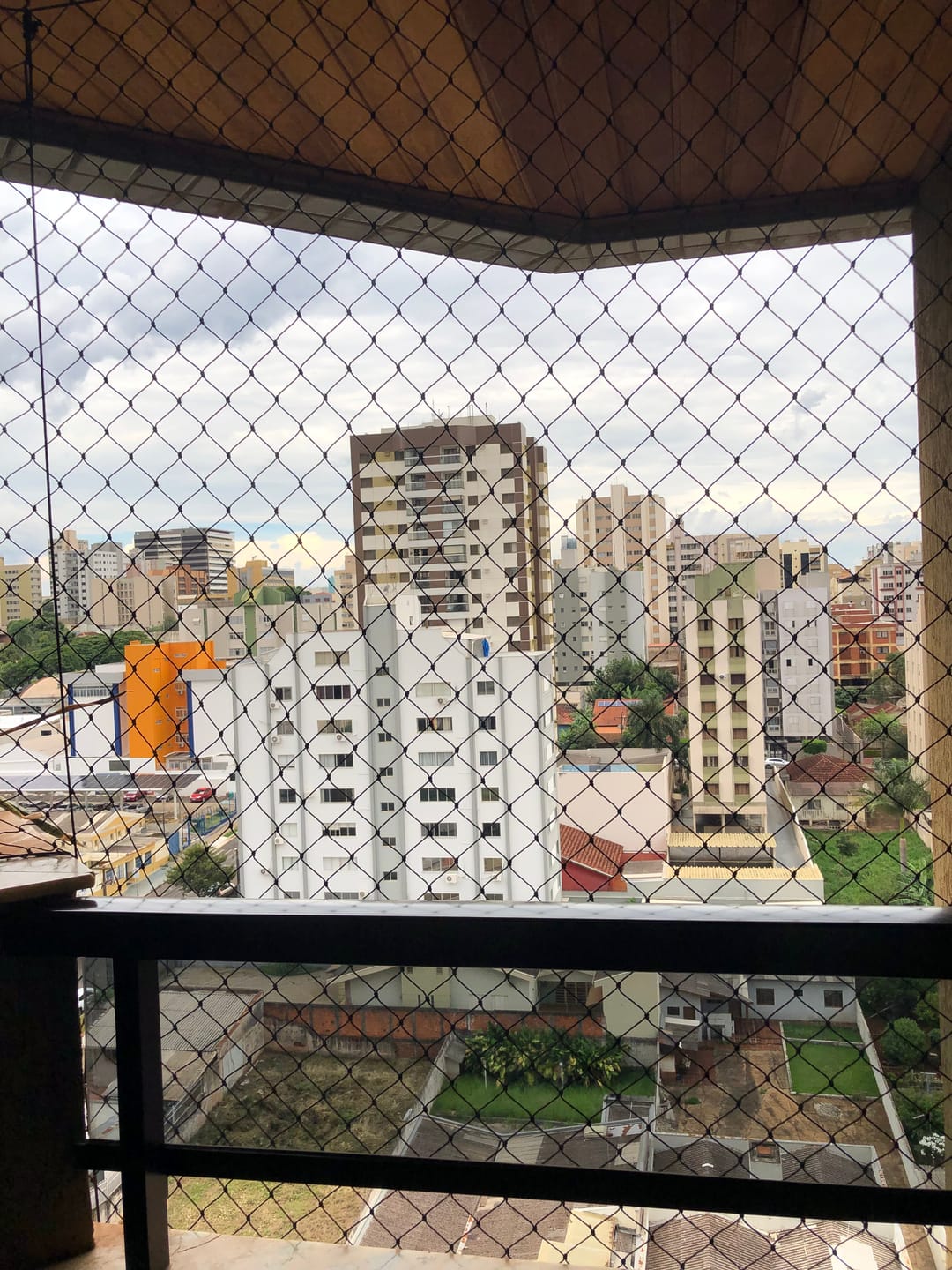 Apartamento à venda, Edifício Saint Simon, 57m² úteis, 1 quarto com suíte e closet, duplex, mobiliado - Centro, Londrina, PR