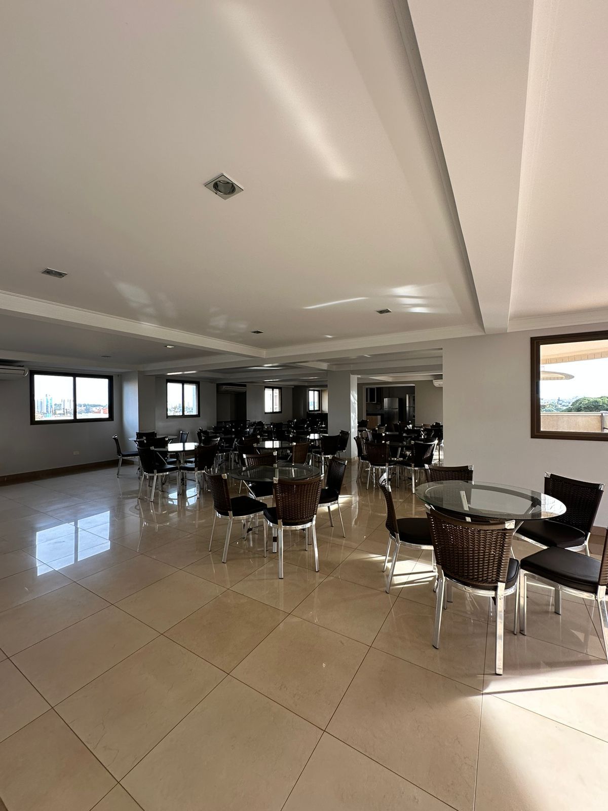 Apartamento à venda, Condomínio Colina Menphis,  195m² úteis, 4 quartos sendo 1 suíte, andar alto, 2 vagas - Andrade, Londrina, PR