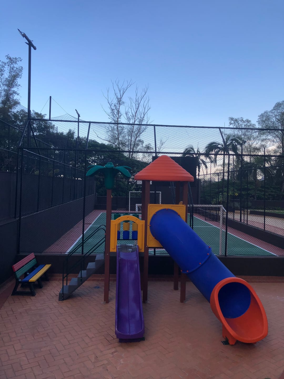 Apartamento à venda, Edifício London Lake, 263m² úteis, 2 suítes, ampla varanda com churrasqueira, 3 vagas - Caiçaras, Londrina, PR
