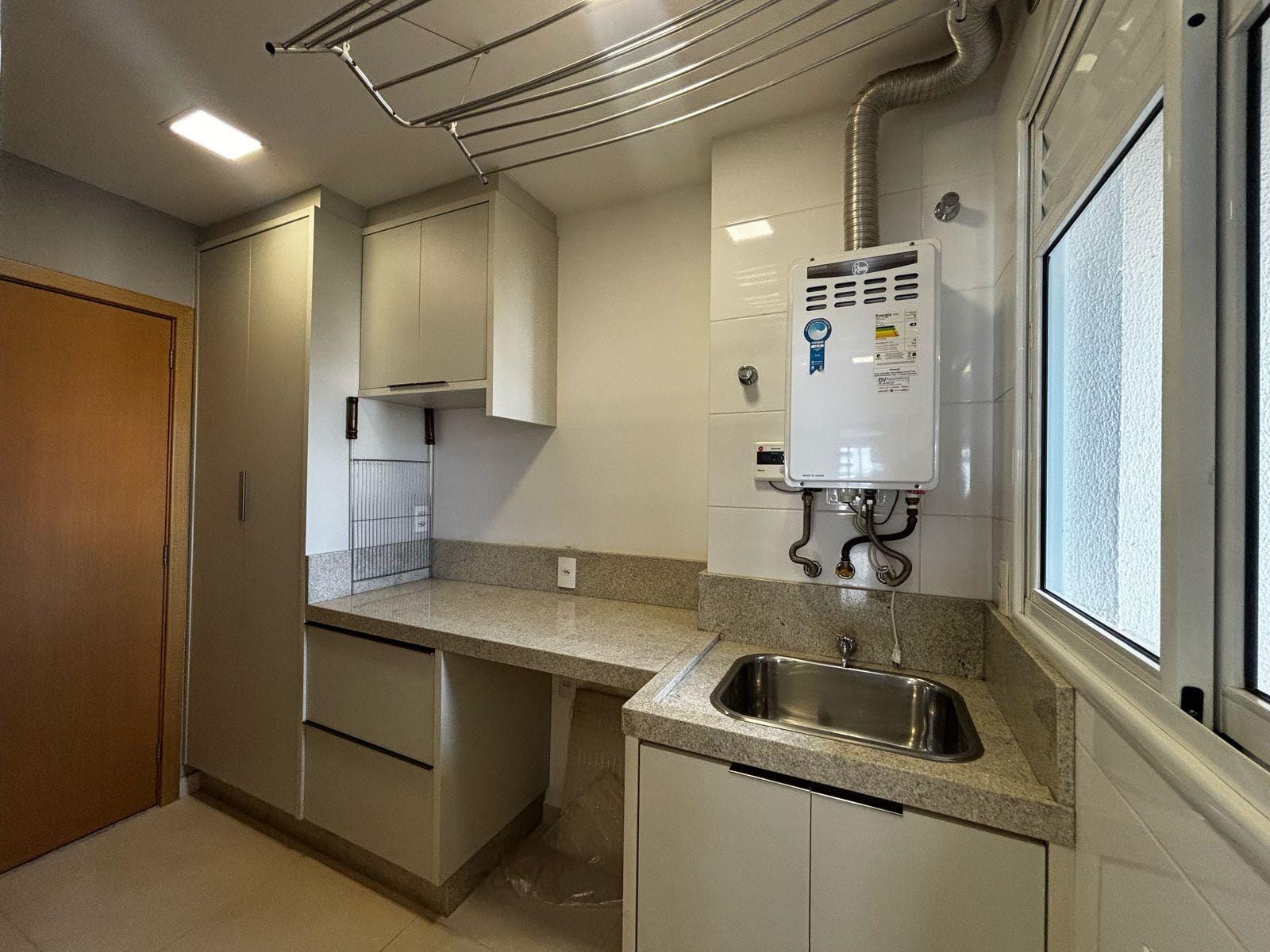 Apartamento à venda, Edificio Vert, 3 quartos sendo 1 suíte, planejado, andar alto, 3 vagas  Gleba Fazenda Palhano, Londrina, PR