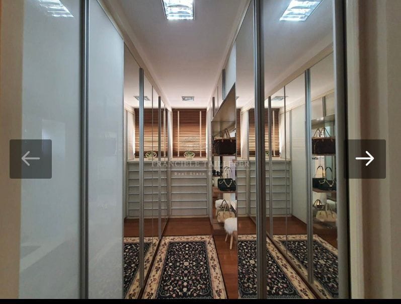 Sobrado a venda, Cond. Village Pinheiro, 246 m² úteis, 3 quartos sendo 1 suite master, 4 vagas- Portal de Versalles II- Londrina Pr