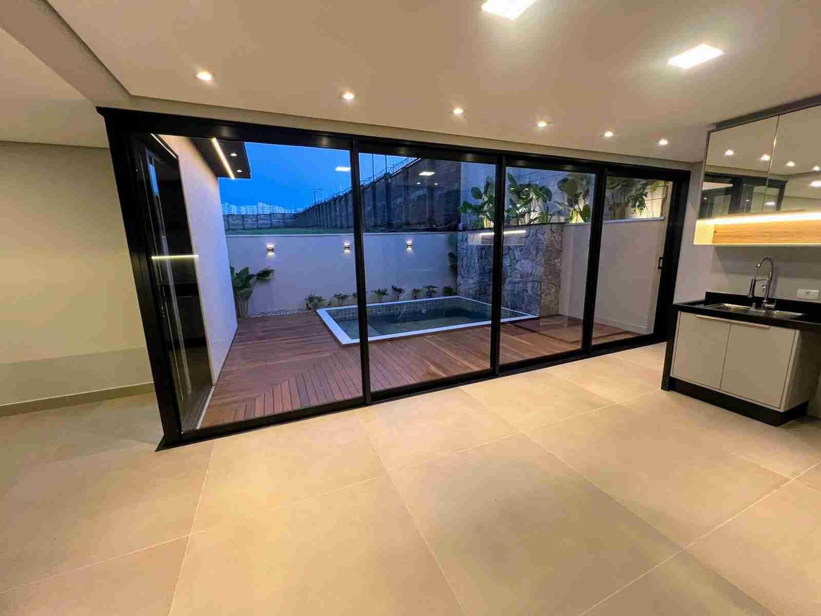 Casa à venda em condomínio Bella Vitta, porteira fechada, 4 suítes , 258 M² construção, piscina- Cidade Industria 2, Londrina - PR