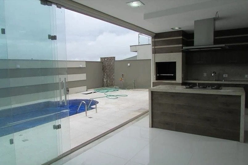 Sobrado à venda, Condomínio Royal Forest, 220m² úteis, 3 suítes, piscina, quintal, 4 vagas - Esperança, Londrina, PR