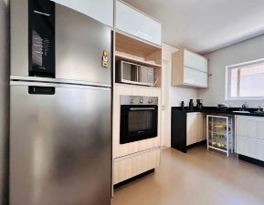 Sobrado à venda, Alphaville 2, 285m² úteis, 4 suítes, sendo uma com hidro e closet, completo planejados, piscina, 4 vagas-  Vivendas do Arvoredo,