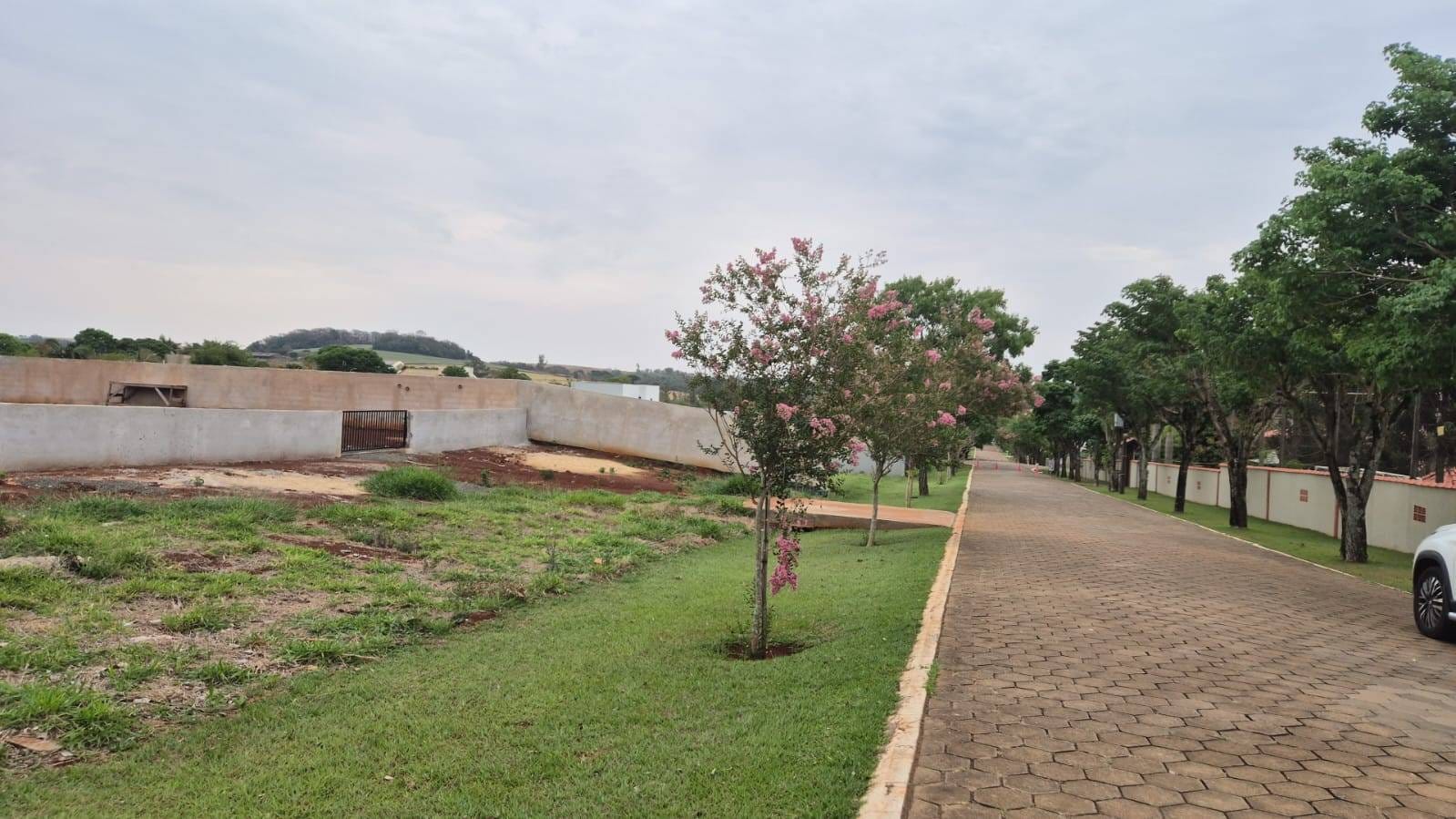 Terreno à venda, 2600 m2  Condomínio Estancia Bom Tempo, Murado e bem localizado, Londrina, PR