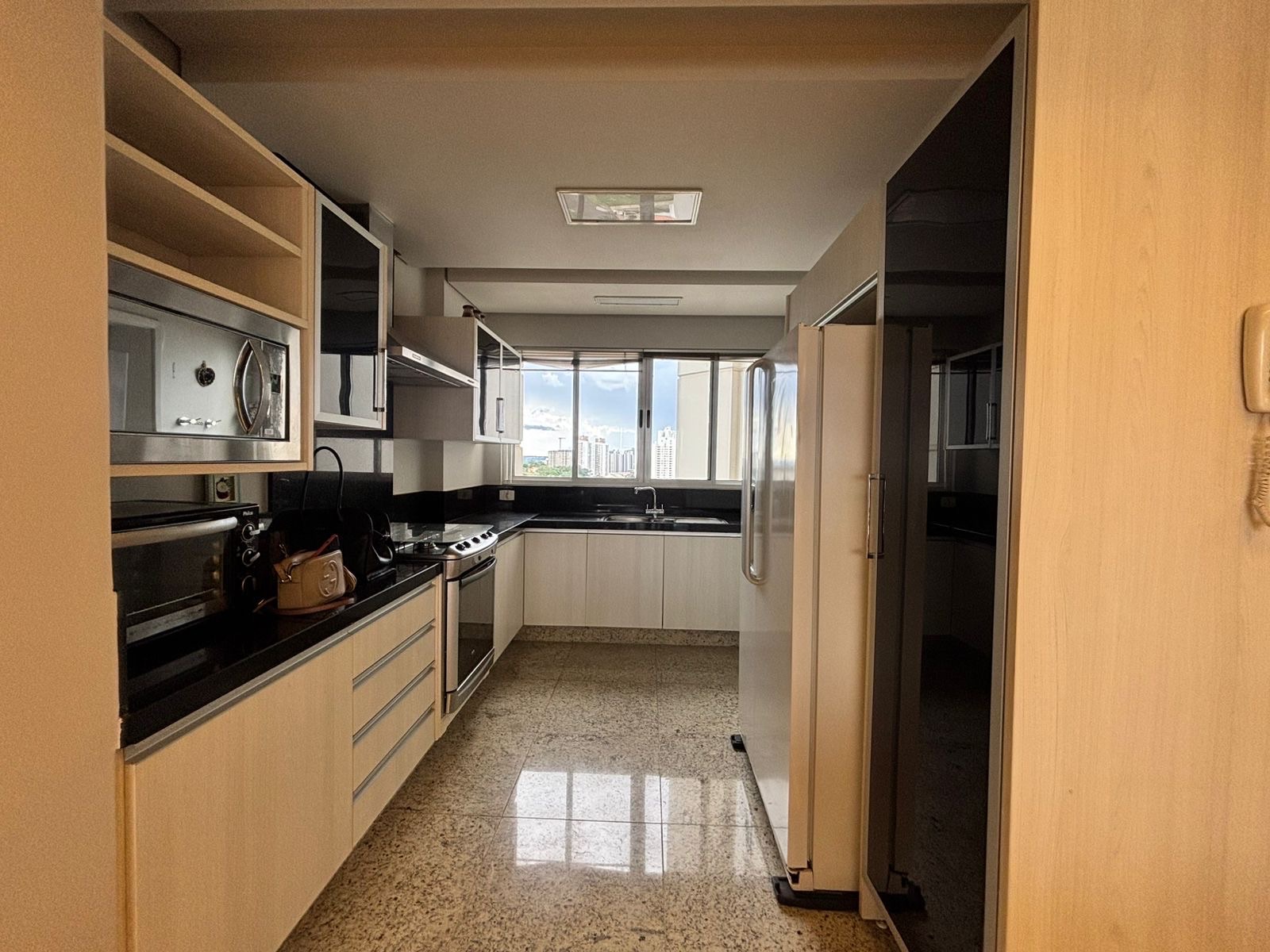 Apartamento à venda, Edifício Pallazo Di Césare , 156m2 úteis, 3 suítes, 3 vagas, andar alto, vista Lago, mobiliado, Bela Suiça, Londrina, PR