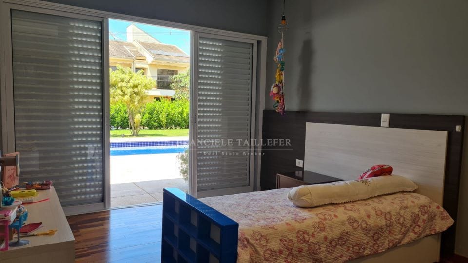 Casa térrea 295m²úteis/4 quartos (sendo 3 suítes) com piscina -Condomínio Acácia Imperial - Londrina Pr