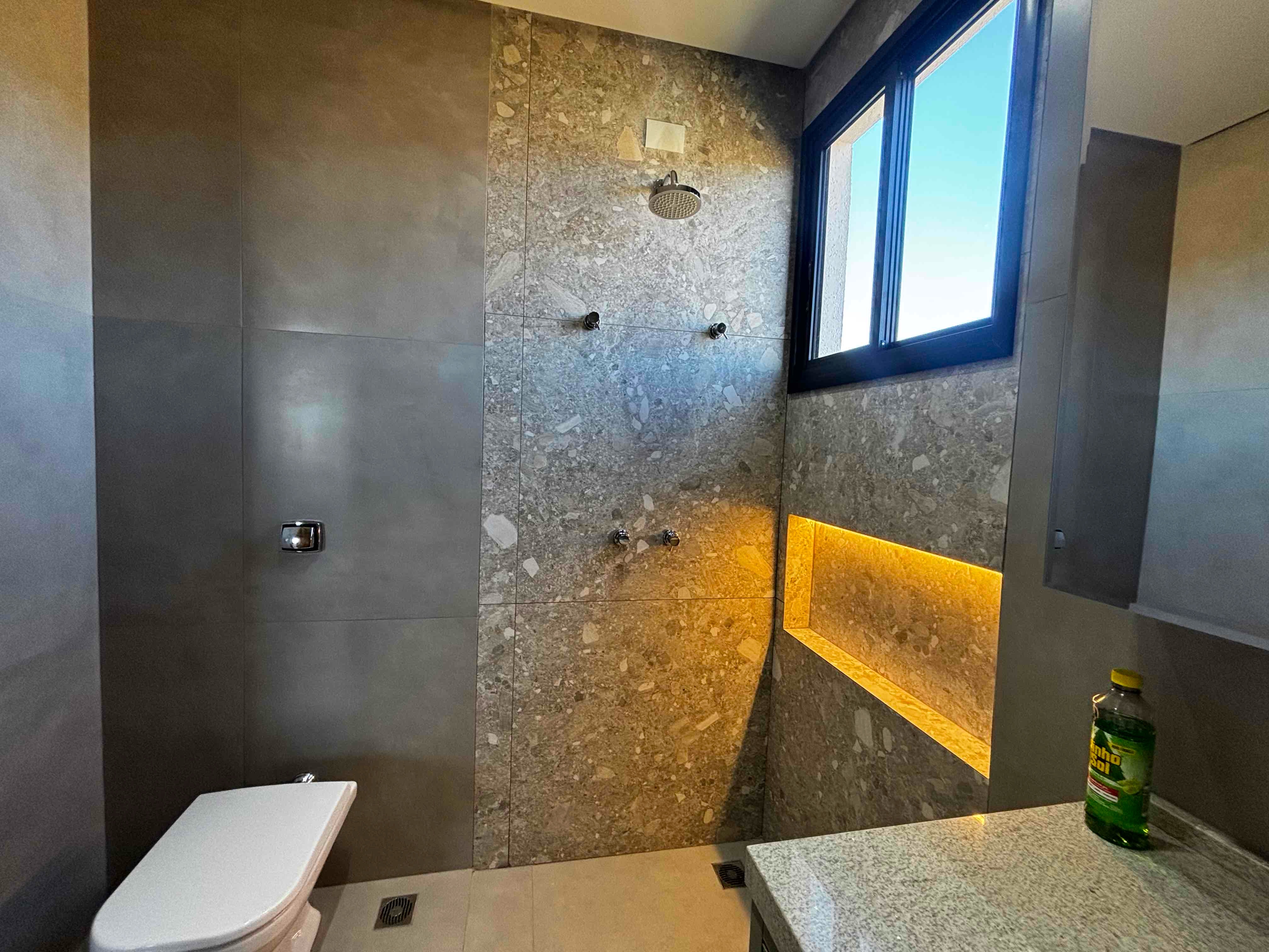 CASA NOVA A VENDA, CONDOMINIO ECOVILLAS DO LAGO, 3 QUARTOS, 1 SUÍTE, PISCINA AQUECIDA