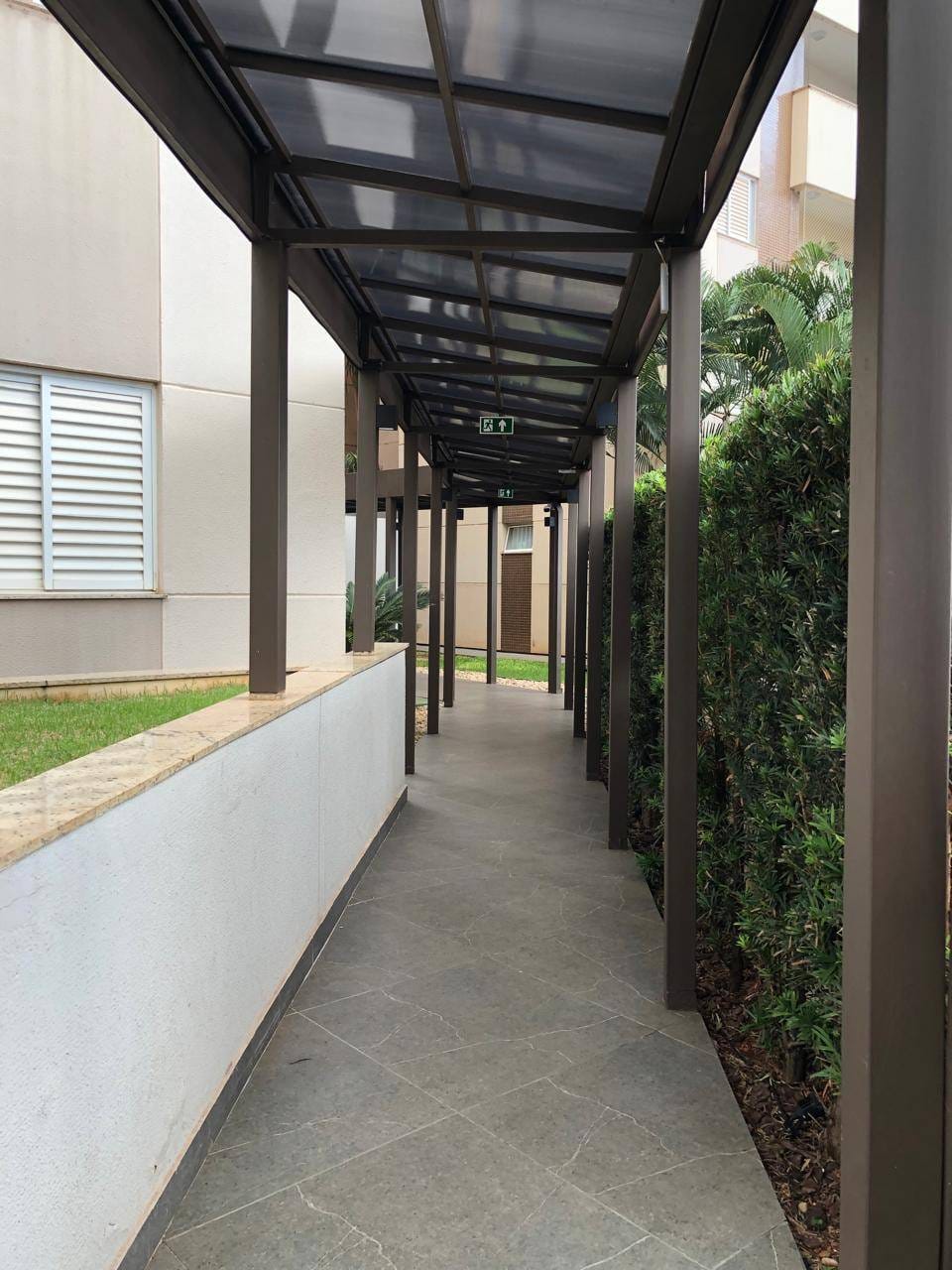 Apartamento à venda, Edifício Mirante do Lago, 76m² úteis, 3 quartos sendo 1 suíte, sacada com churrasqueira - Gleba Fazenda Palhano, Londrina, P