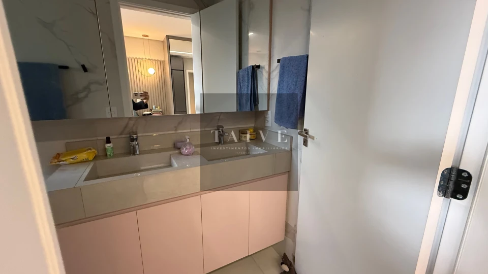 Sobrado à venda, 4 quartos sendo 3 suites, 250 m², Royal Maison, Londrina, PR