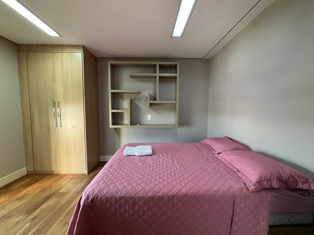 Apartamento à venda - 240m² úteis, 4 quartos sendo 2 suítes/ andar alto / 4 vagas de garagem /  PALAZZO VERONESI - Londrina/PR