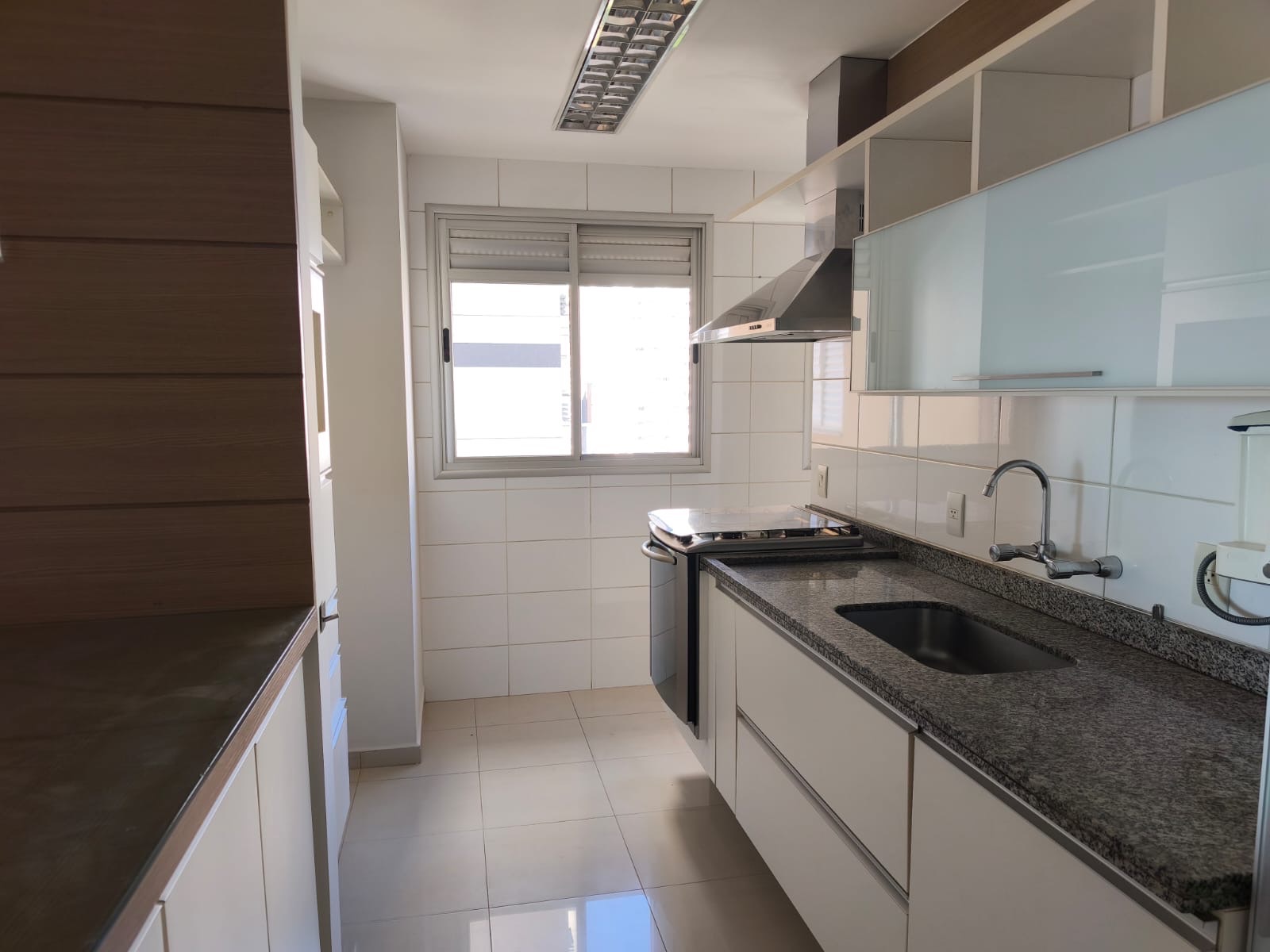 Apartamento à venda, Edificio Anita Malfatti, 103m² úteis, 3 quartos sendo 1 suíte, 2 vagas, andar altoGleba Fazenda Palhano, Londrina, PR