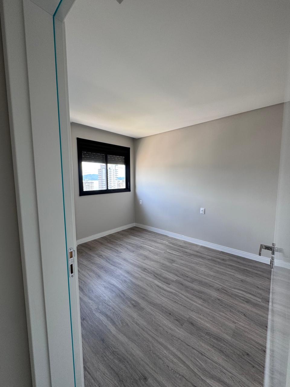 Apartamento no último andar com vista à montanha no litoral catarinense
