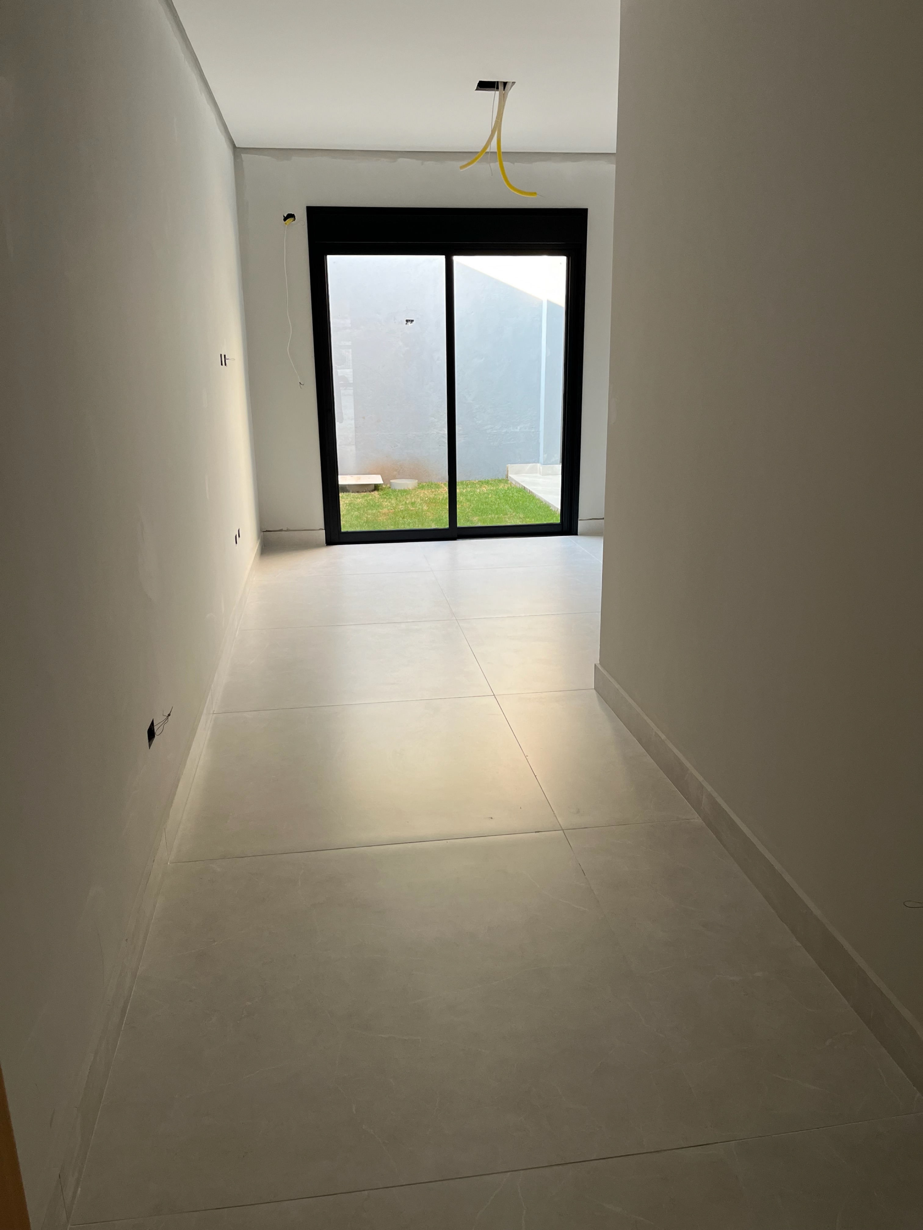 Casa  alto padrão,  à Venda, 140m², 3 dormitórios, 1 suíte próximo ao Aeroporto - Dom Pedro, Londrina, PR