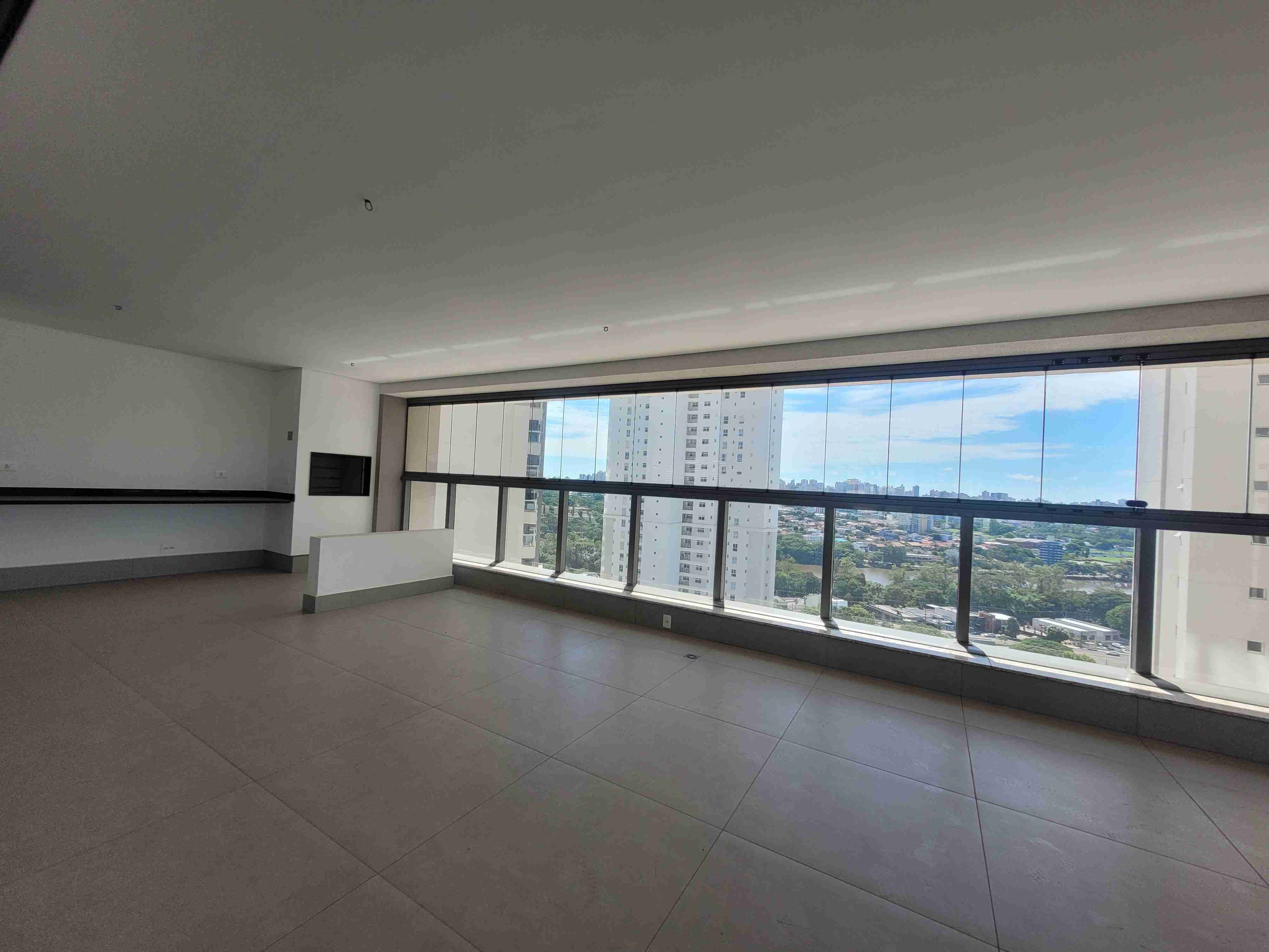 Apartamento à venda no Edifício Le Reve, 323m² úteis, 3 suítes, vista para o lago, 4 vagas - Gleba Palhano, Londrina, PR